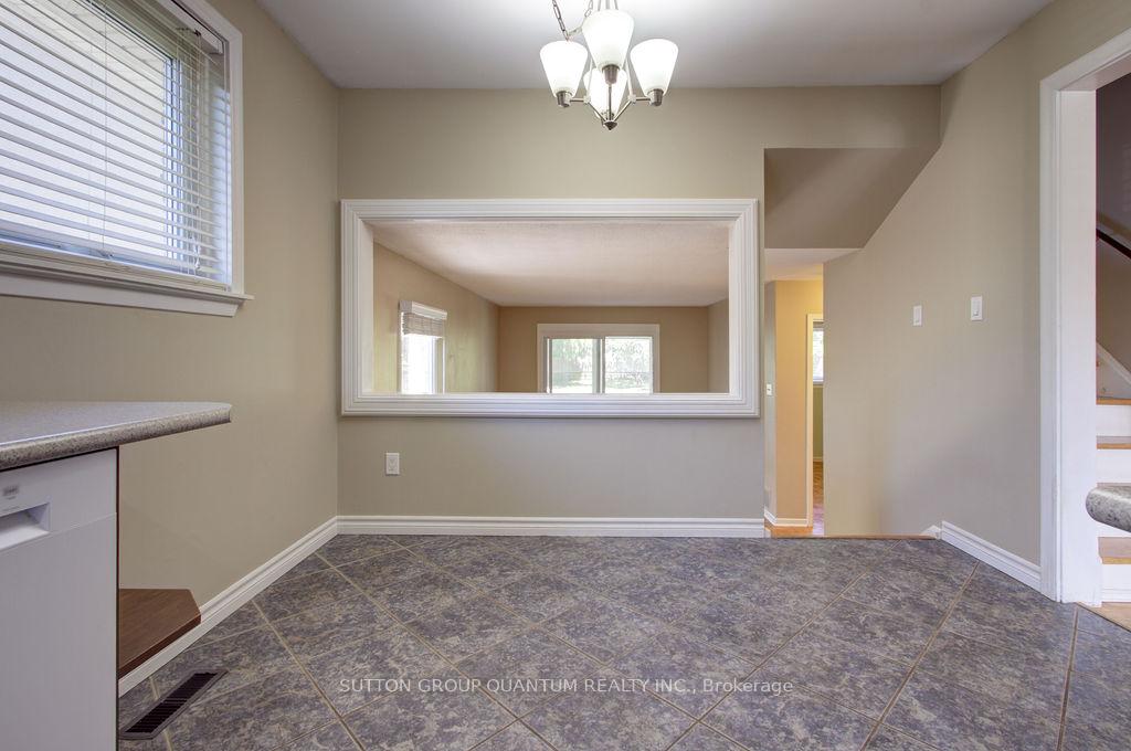 Photo 17 of 462 Withnell Crescent, Oakville, West — HOMEH