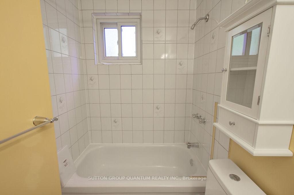 Photo 24 of 462 Withnell Crescent, Oakville, West — HOMEH