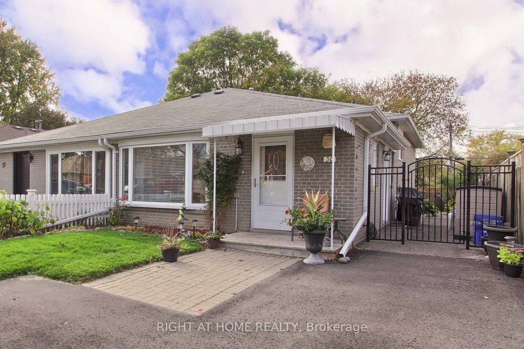 Photo 1 of 30 Kitimat Crescent, Aurora, Aurora Heights — HOMEH