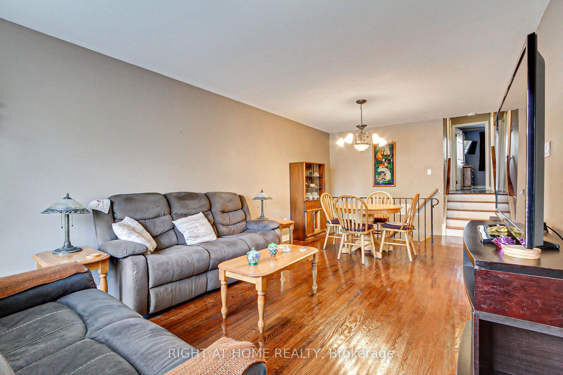 Photo 7 of 30 Kitimat Crescent, Aurora, Aurora Heights — HOMEH