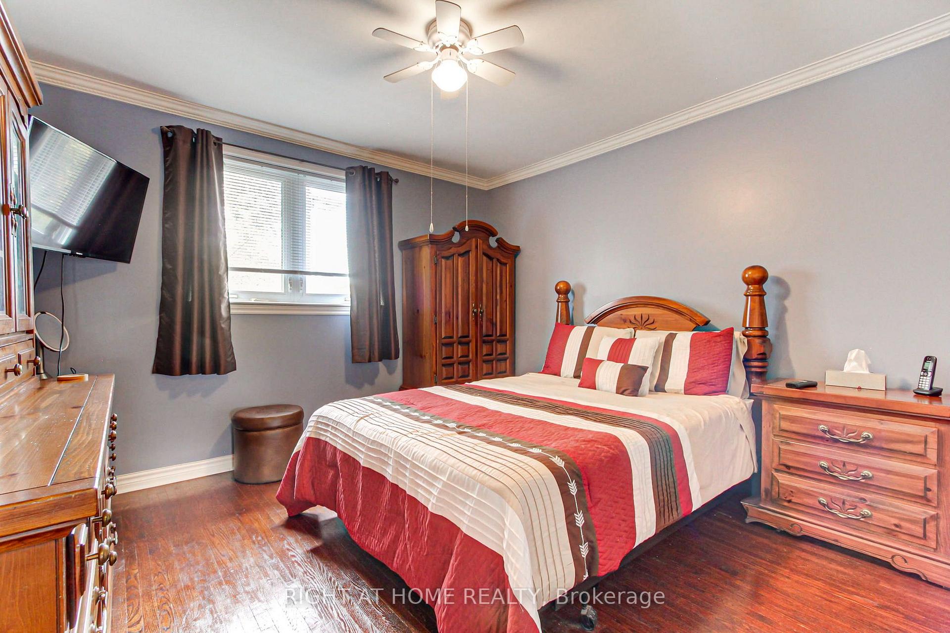 Photo 8 of 30 Kitimat Crescent, Aurora, Aurora Heights — HOMEH