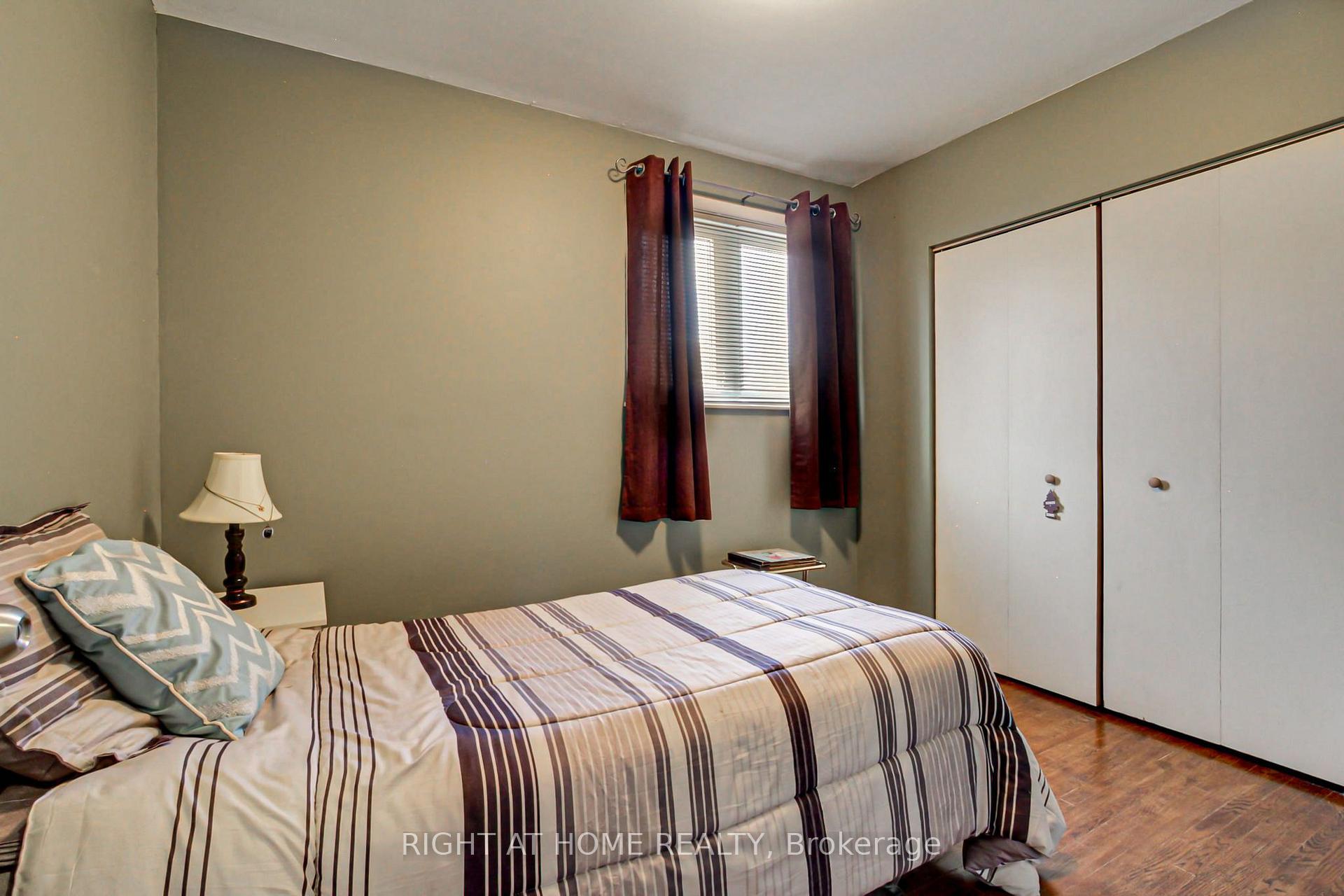 Photo 12 of 30 Kitimat Crescent, Aurora, Aurora Heights — HOMEH