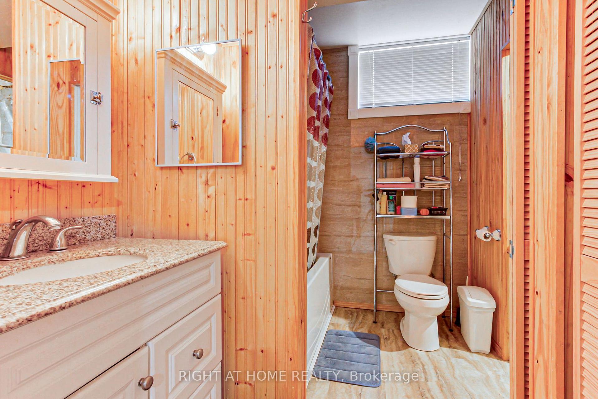 Photo 17 of 30 Kitimat Crescent, Aurora, Aurora Heights — HOMEH