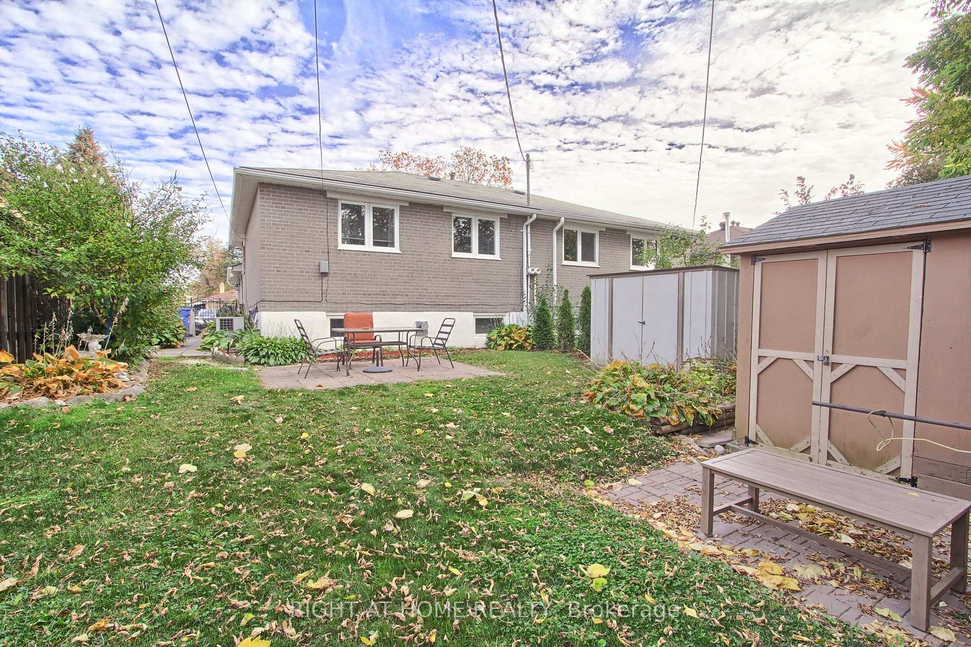 Photo 23 of 30 Kitimat Crescent, Aurora, Aurora Heights — HOMEH