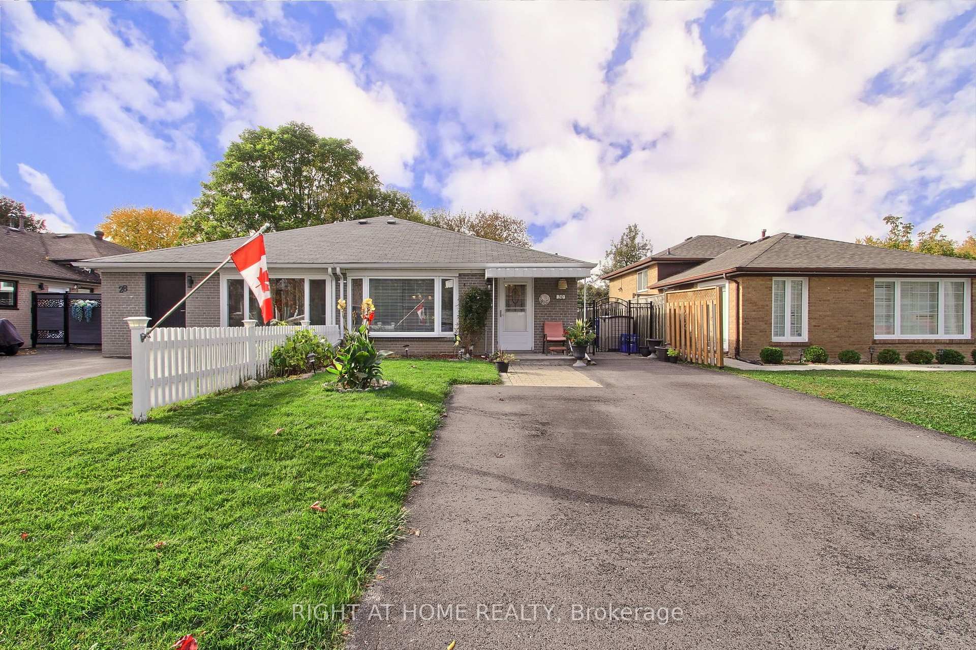 Photo 25 of 30 Kitimat Crescent, Aurora, Aurora Heights — HOMEH
