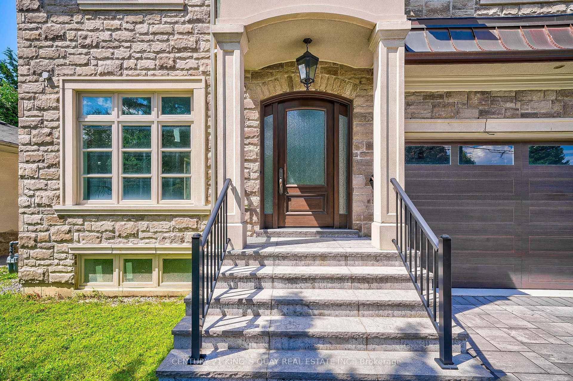 Photo 2 of 82 Cartier Crescent, Richmond Hill, Crosby — HOMEH