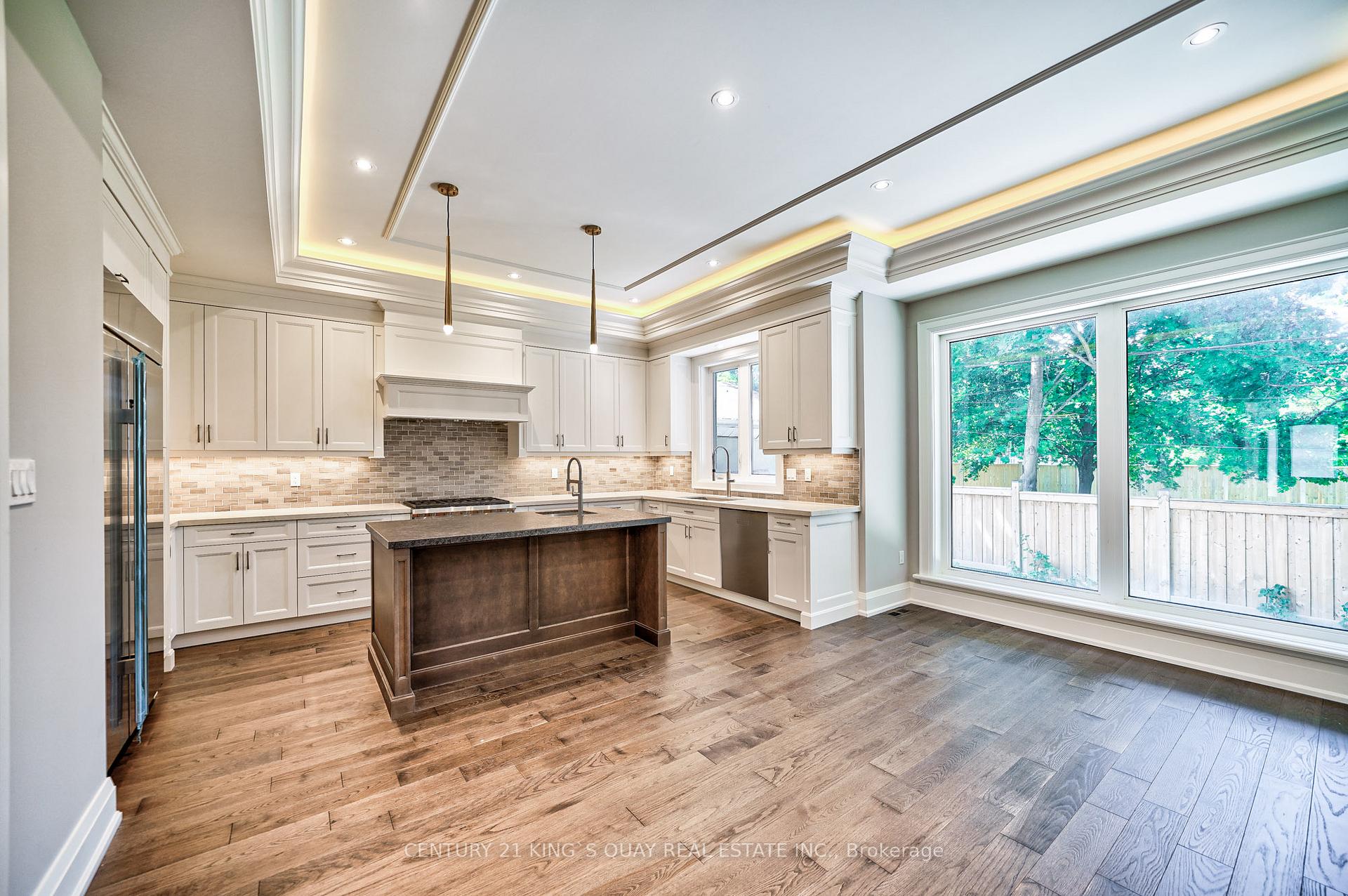 Photo 10 of 82 Cartier Crescent, Richmond Hill, Crosby — HOMEH