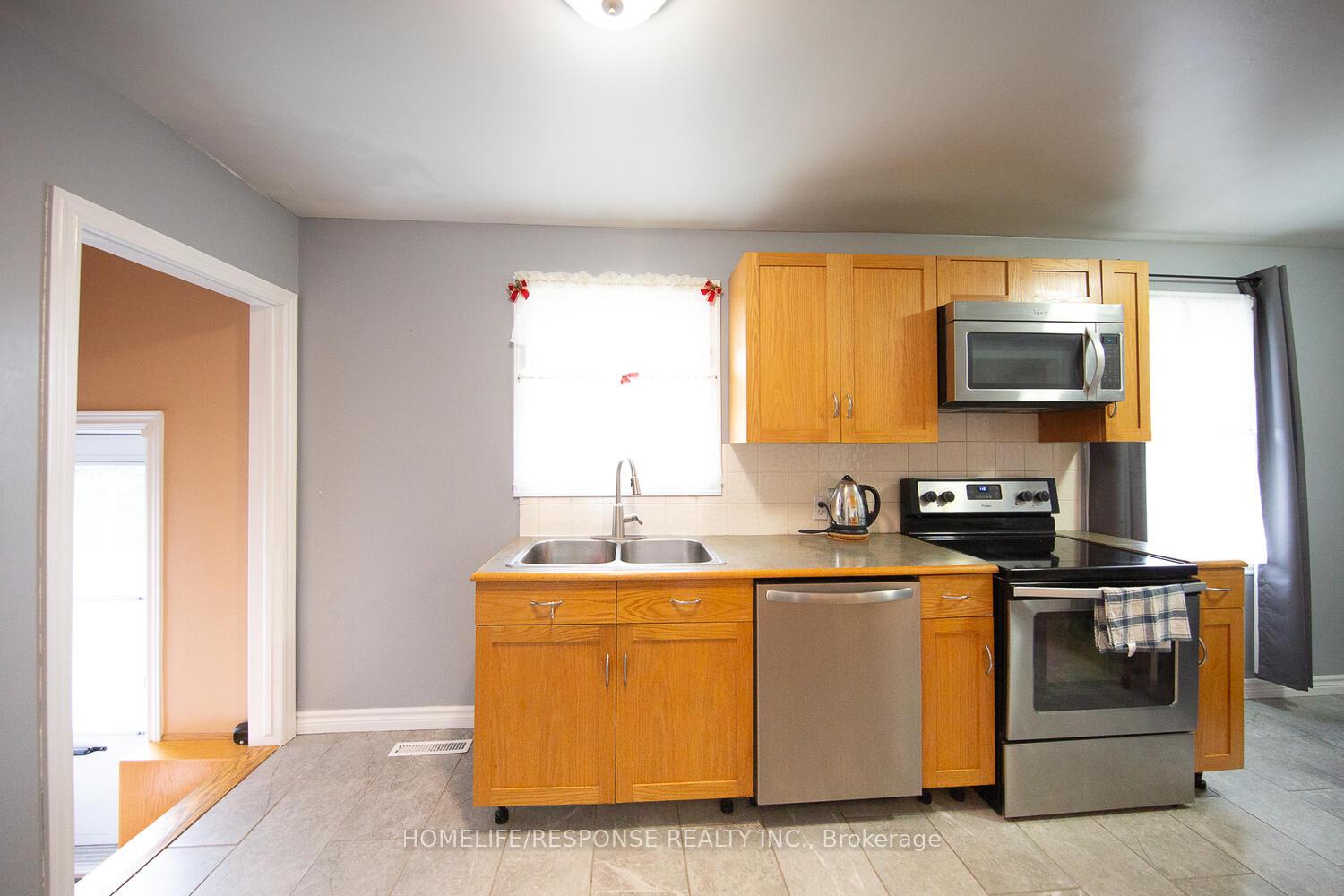 Photo 17 of 35 Parkdale Drive, Thorold, Thorold Downtown — HOMEH