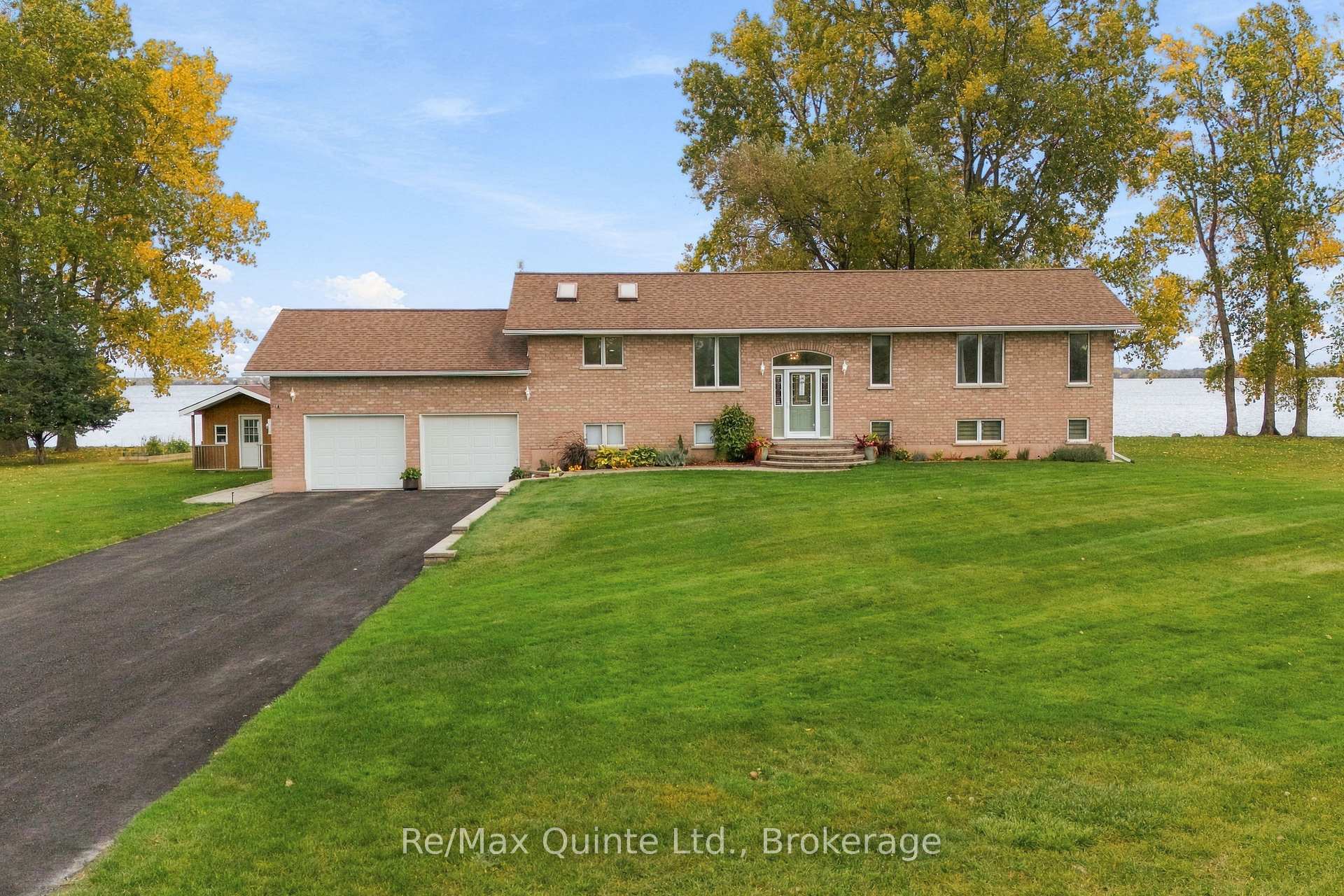 Photo 4 of 40 Wallbridge Circle, Prince Edward County, Ameliasburg Ward — HOMEH