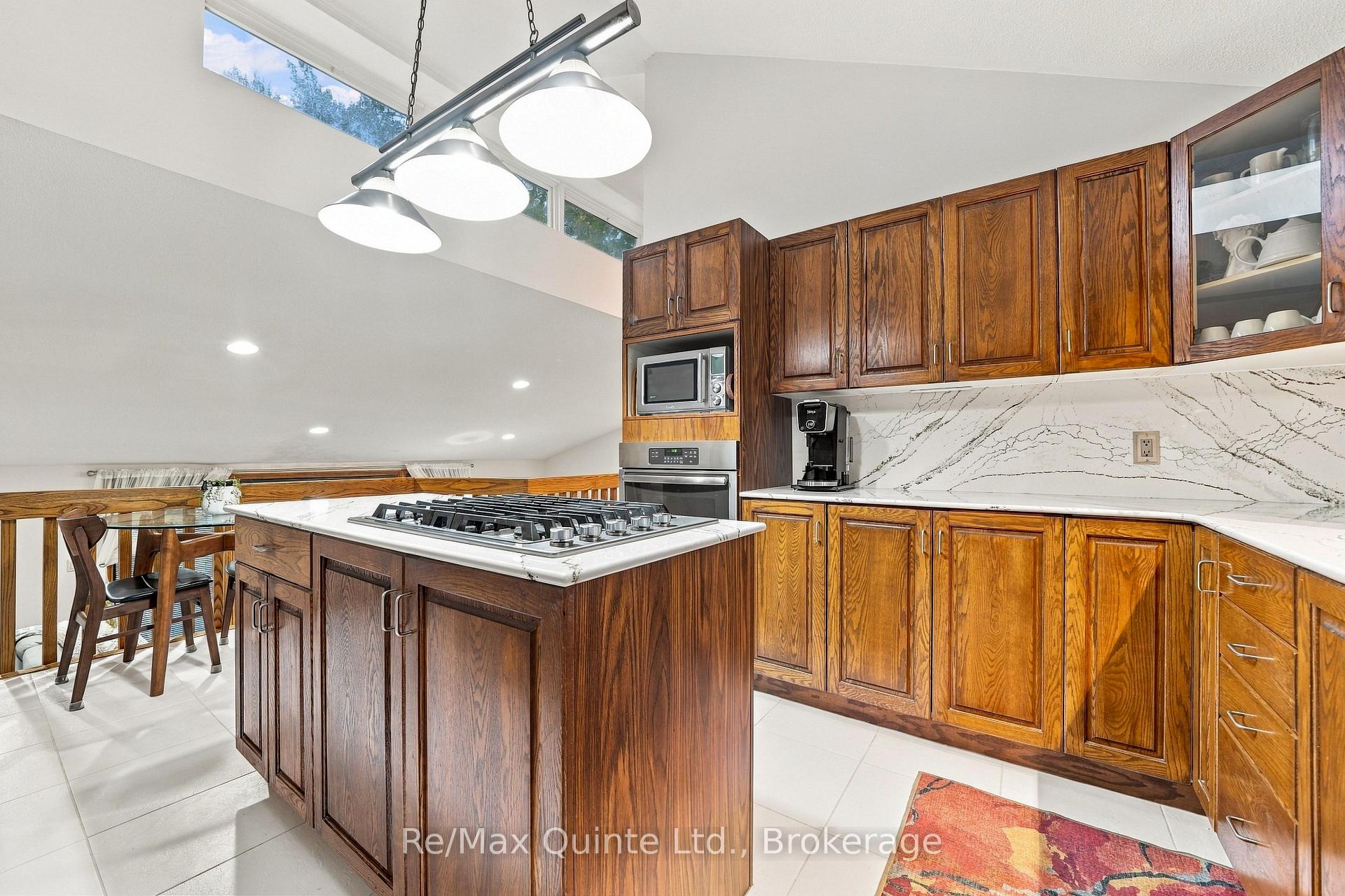 Photo 15 of 40 Wallbridge Circle, Prince Edward County, Ameliasburg Ward — HOMEH