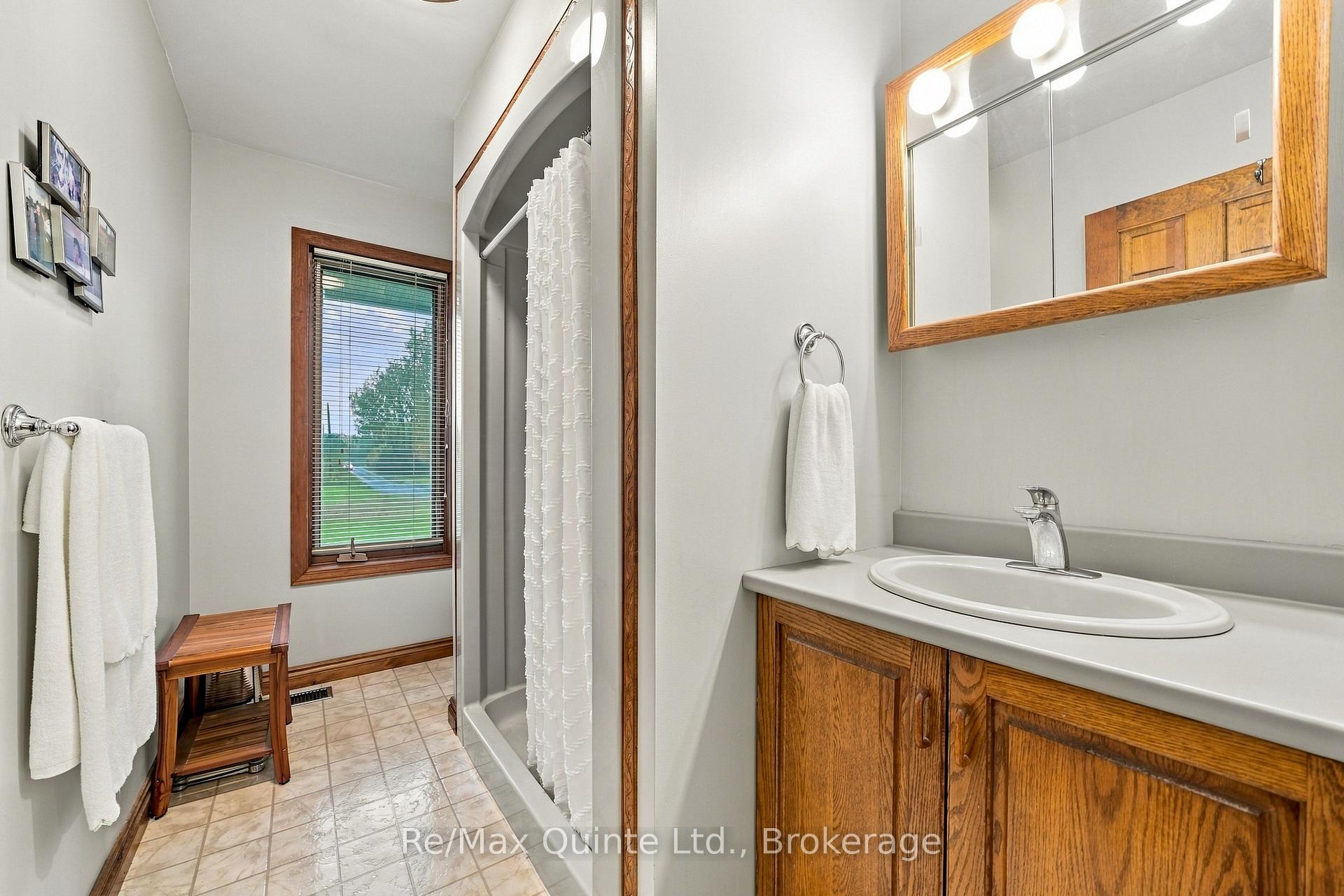 Photo 24 of 40 Wallbridge Circle, Prince Edward County, Ameliasburg Ward — HOMEH
