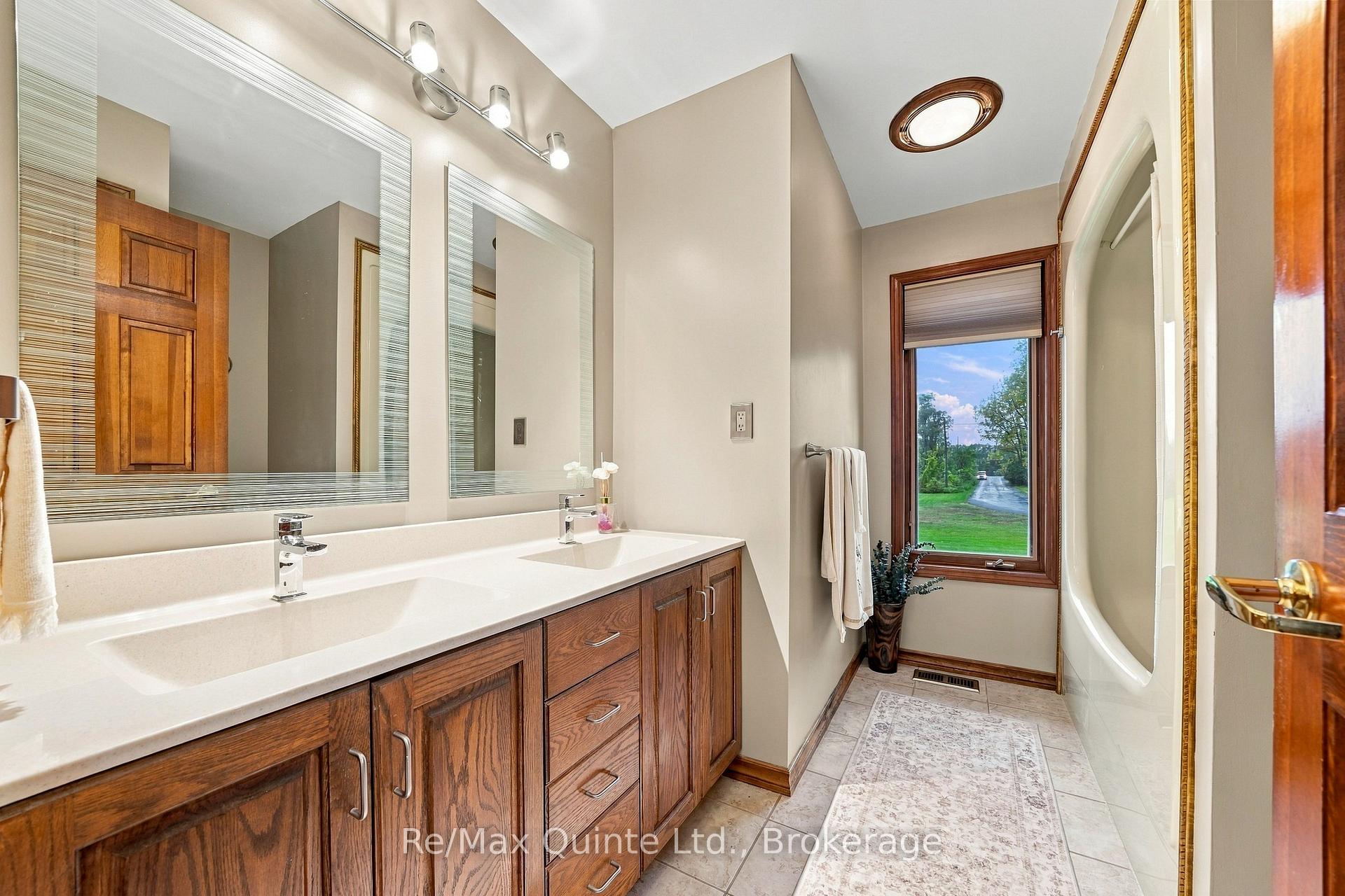 Photo 26 of 40 Wallbridge Circle, Prince Edward County, Ameliasburg Ward — HOMEH