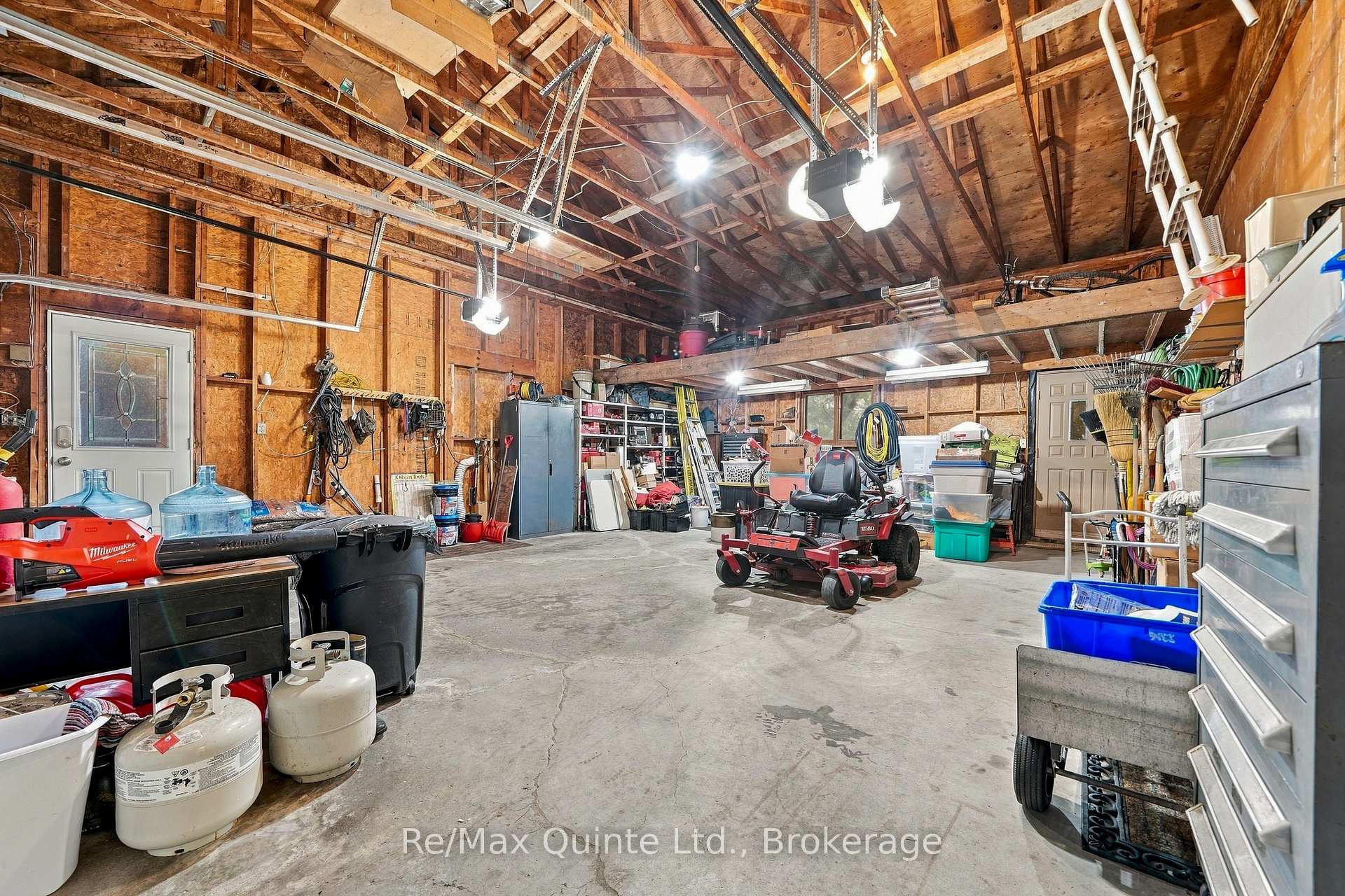 Photo 34 of 40 Wallbridge Circle, Prince Edward County, Ameliasburg Ward — HOMEH