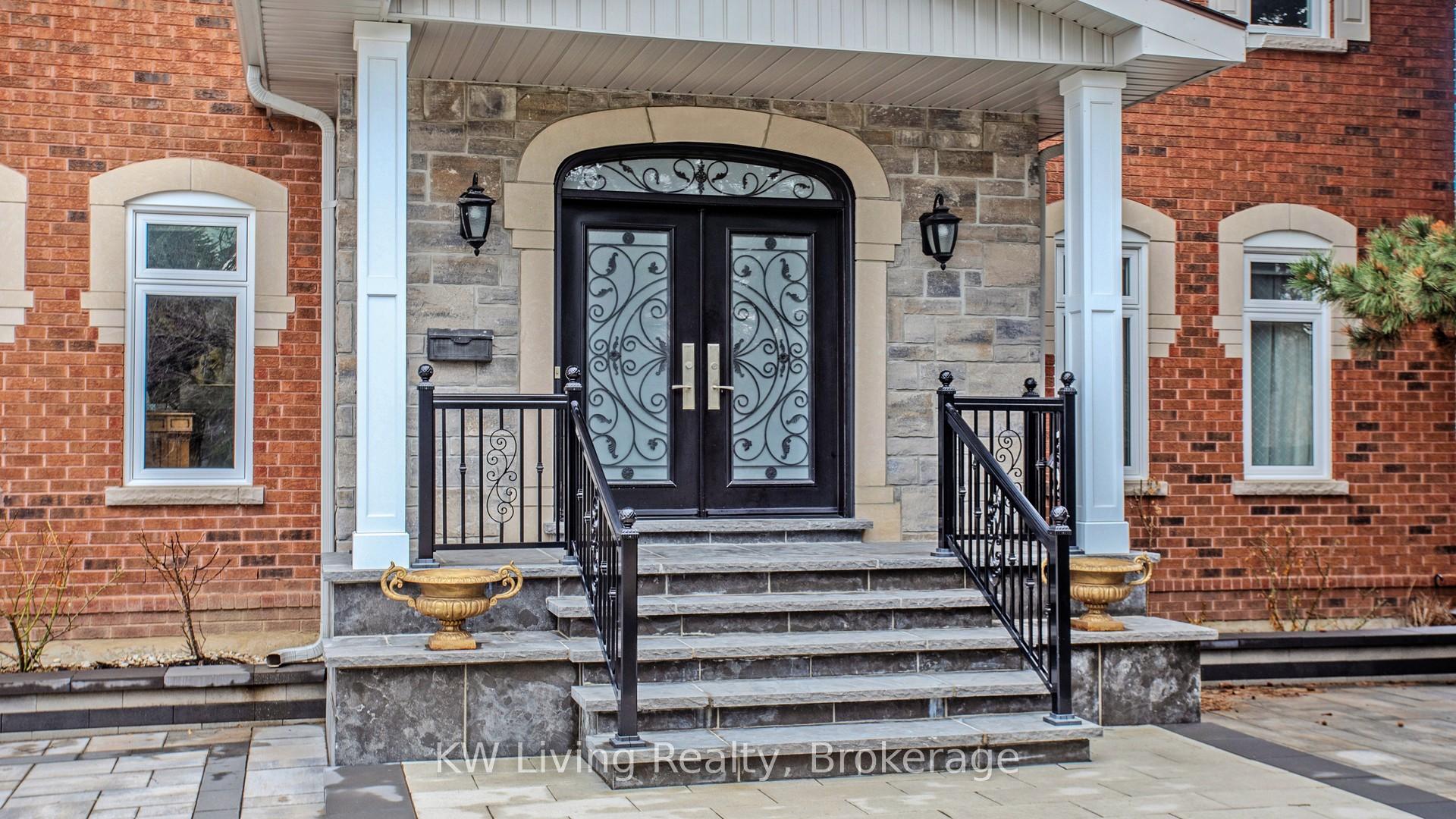 Photo 2 of 19 Spadina Road, Richmond Hill, Bayview Hill — HOMEH