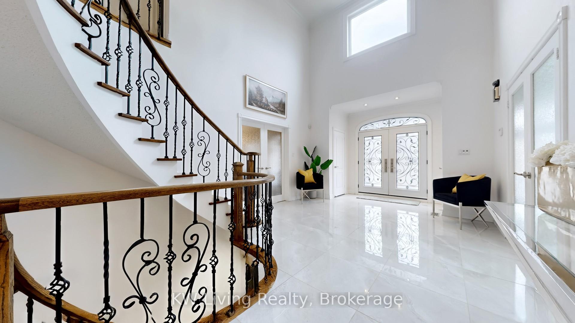 Photo 3 of 19 Spadina Road, Richmond Hill, Bayview Hill — HOMEH
