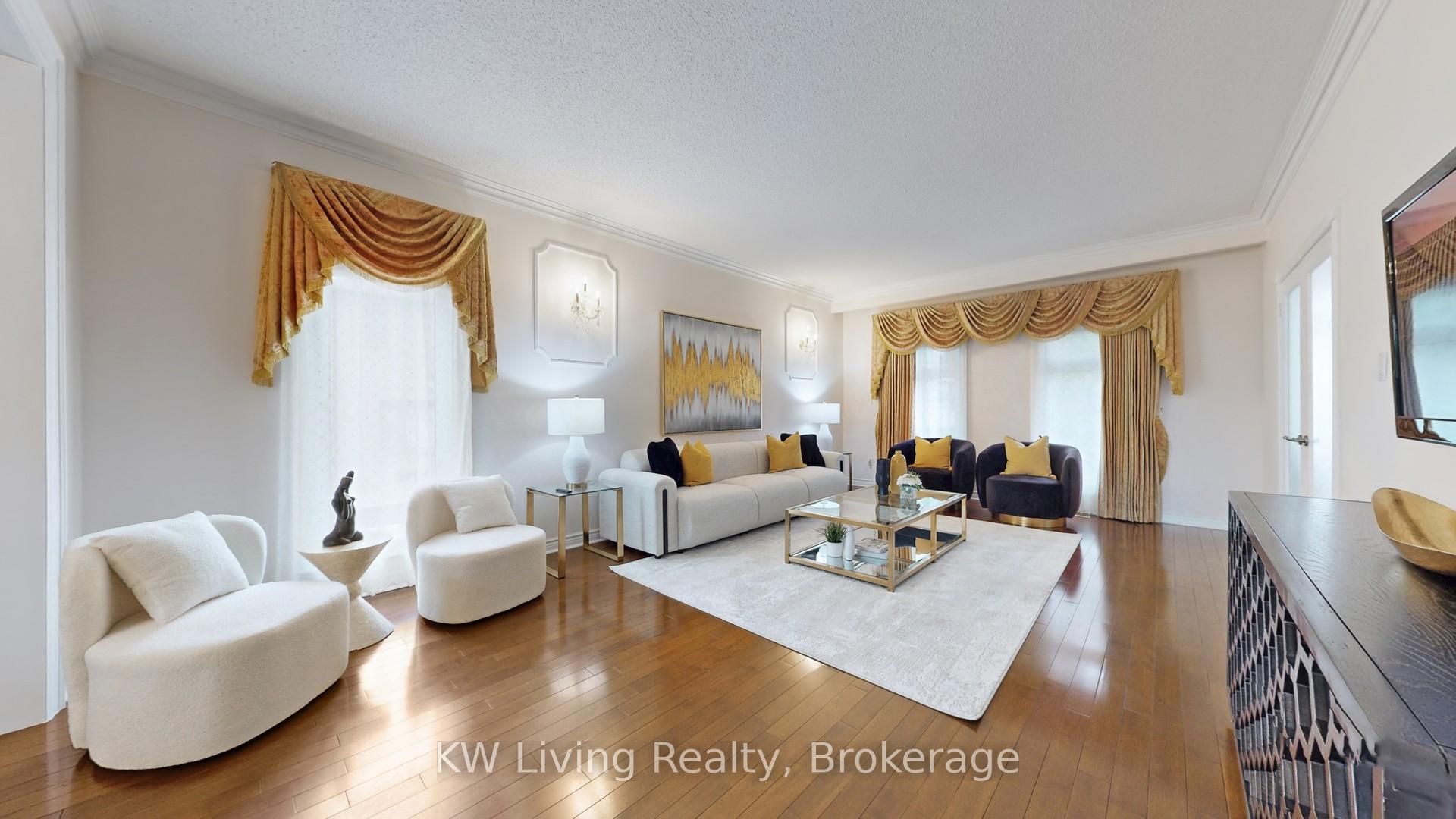 Photo 4 of 19 Spadina Road, Richmond Hill, Bayview Hill — HOMEH
