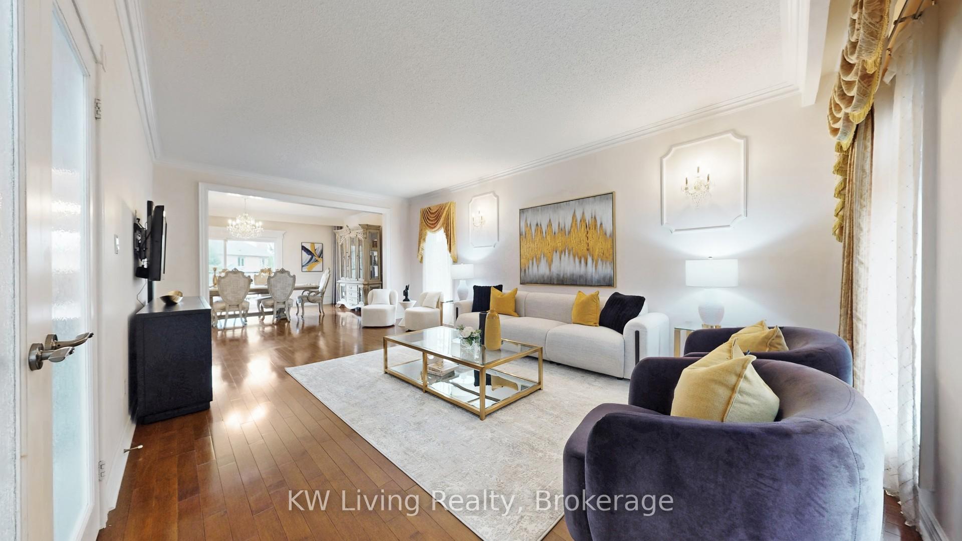Photo 6 of 19 Spadina Road, Richmond Hill, Bayview Hill — HOMEH