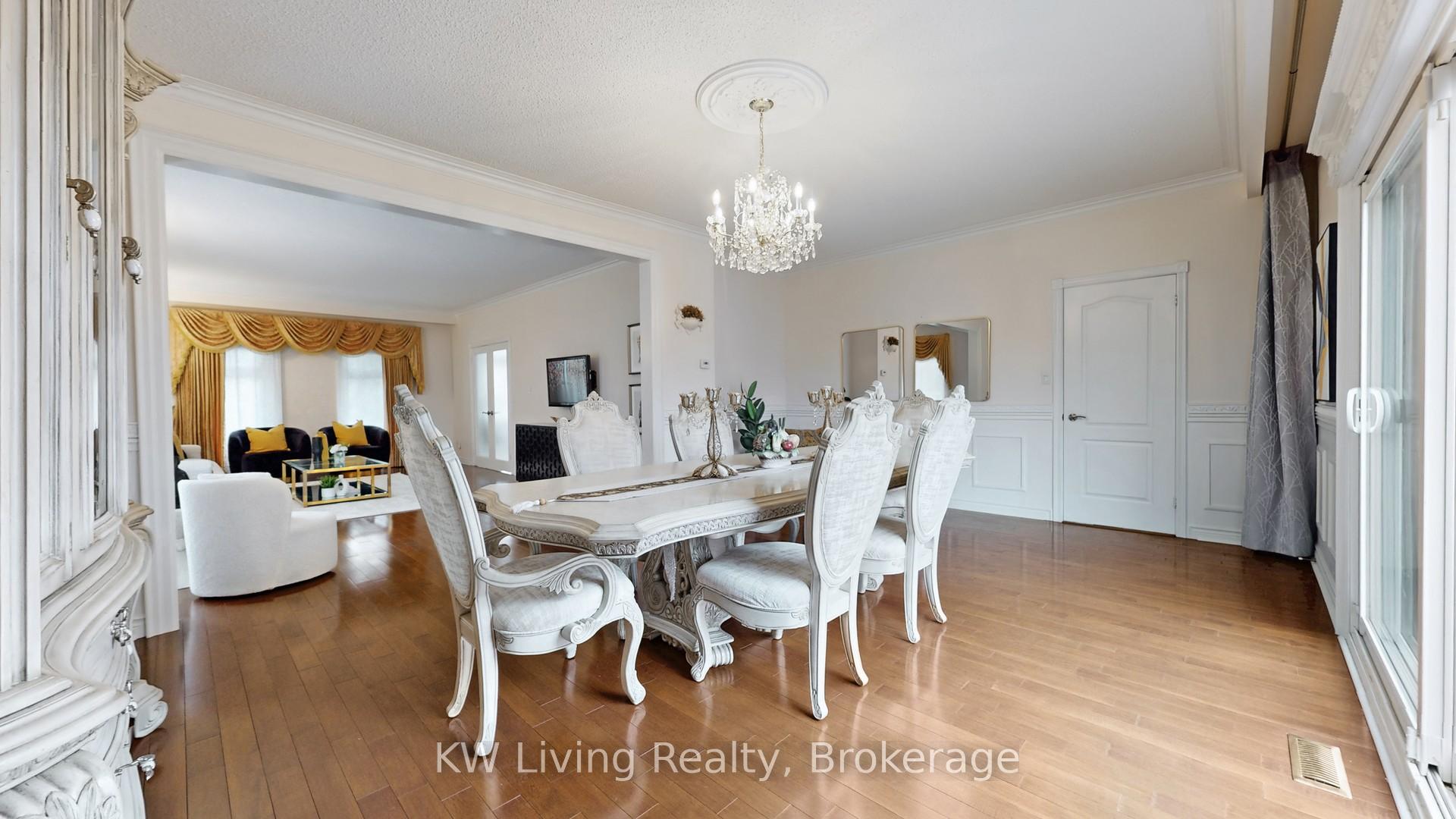 Photo 7 of 19 Spadina Road, Richmond Hill, Bayview Hill — HOMEH