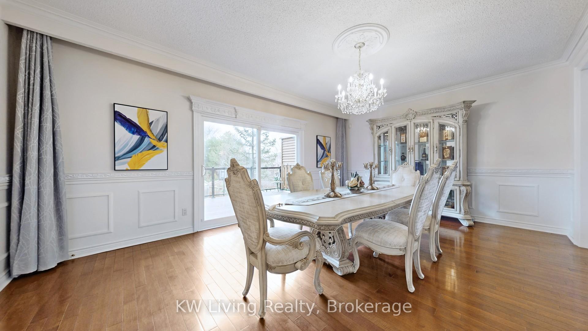 Photo 8 of 19 Spadina Road, Richmond Hill, Bayview Hill — HOMEH