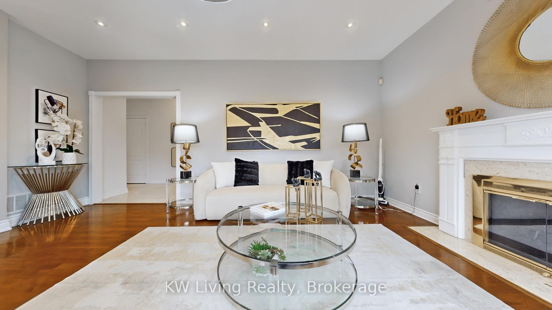 Photo 9 of 19 Spadina Road, Richmond Hill, Bayview Hill — HOMEH