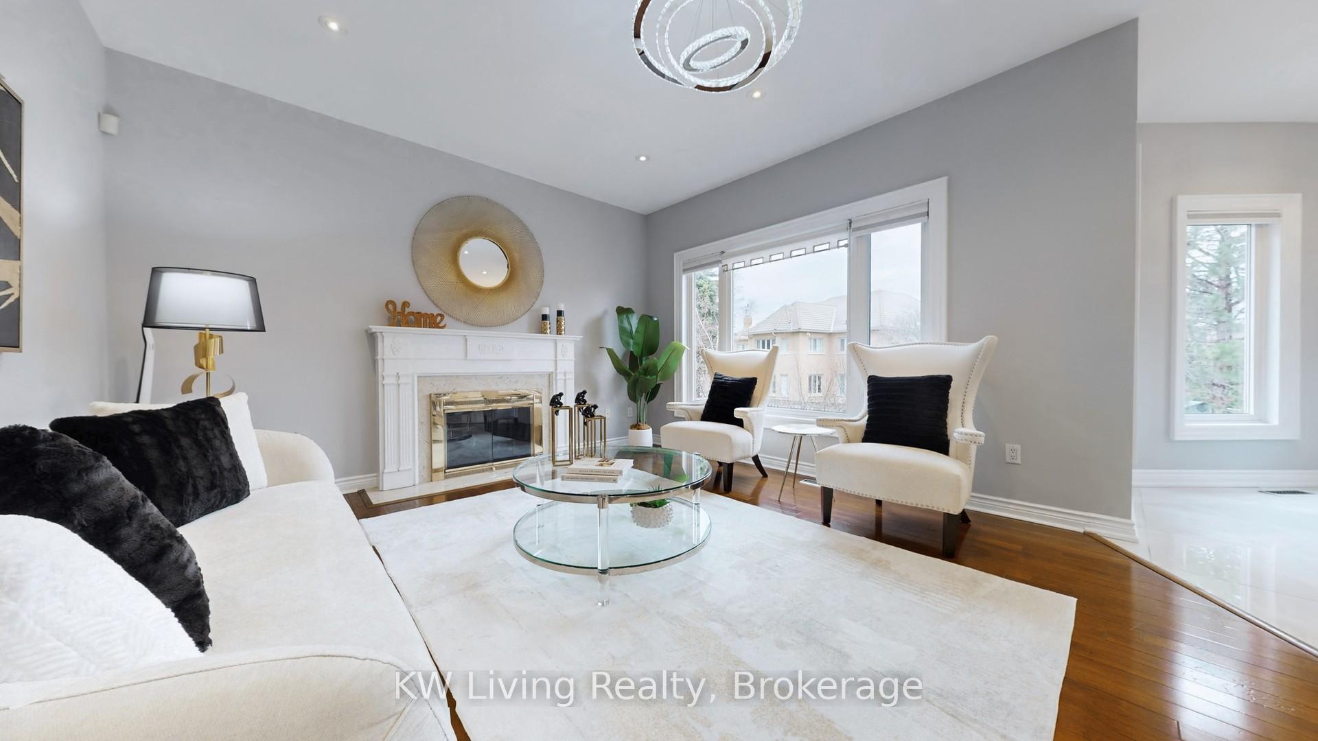Photo 10 of 19 Spadina Road, Richmond Hill, Bayview Hill — HOMEH