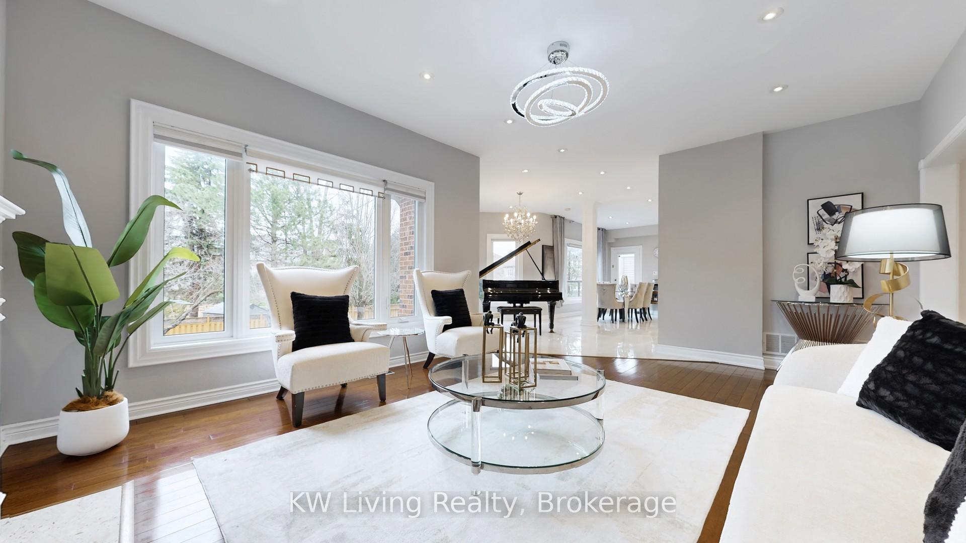 Photo 12 of 19 Spadina Road, Richmond Hill, Bayview Hill — HOMEH