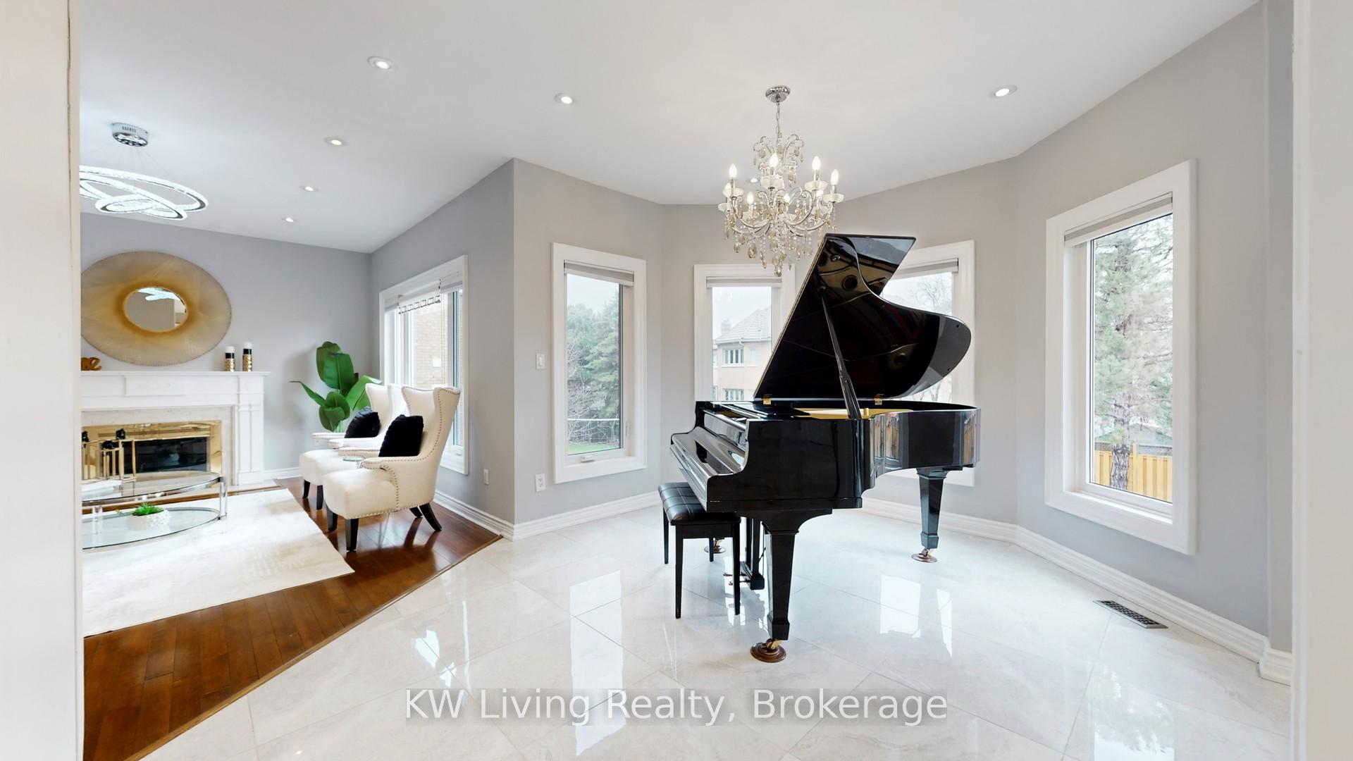 Photo 14 of 19 Spadina Road, Richmond Hill, Bayview Hill — HOMEH