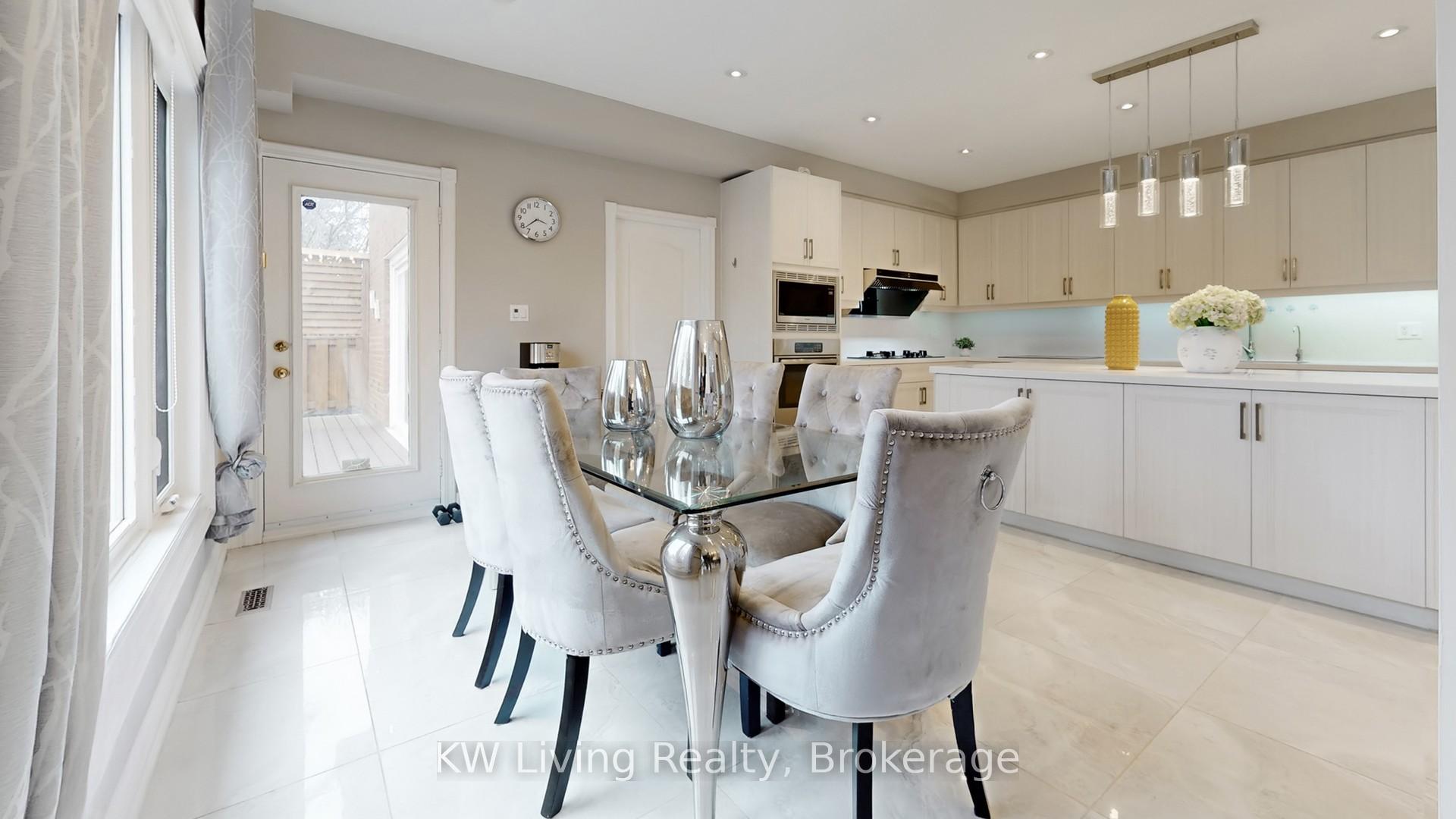 Photo 15 of 19 Spadina Road, Richmond Hill, Bayview Hill — HOMEH