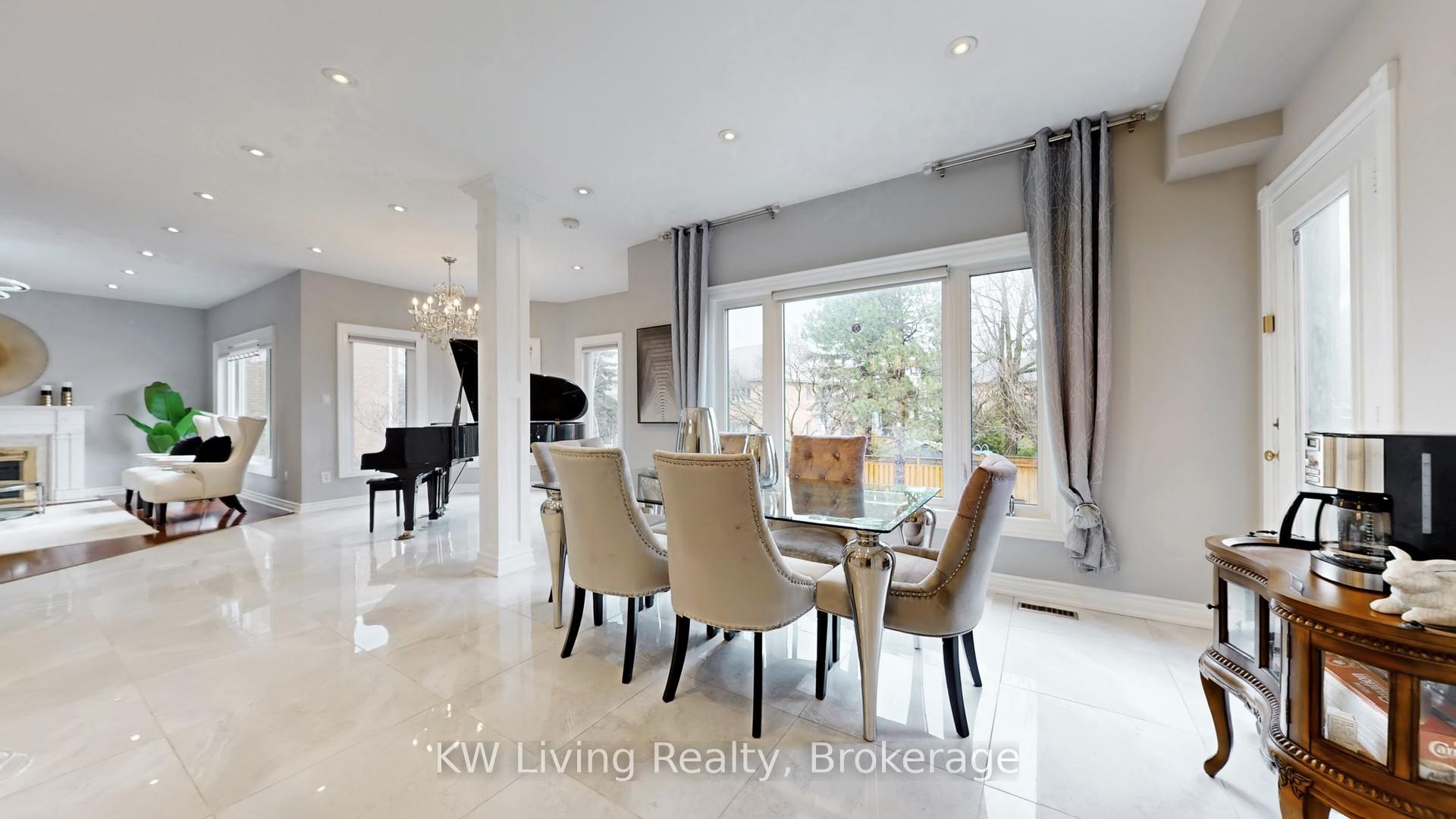Photo 16 of 19 Spadina Road, Richmond Hill, Bayview Hill — HOMEH