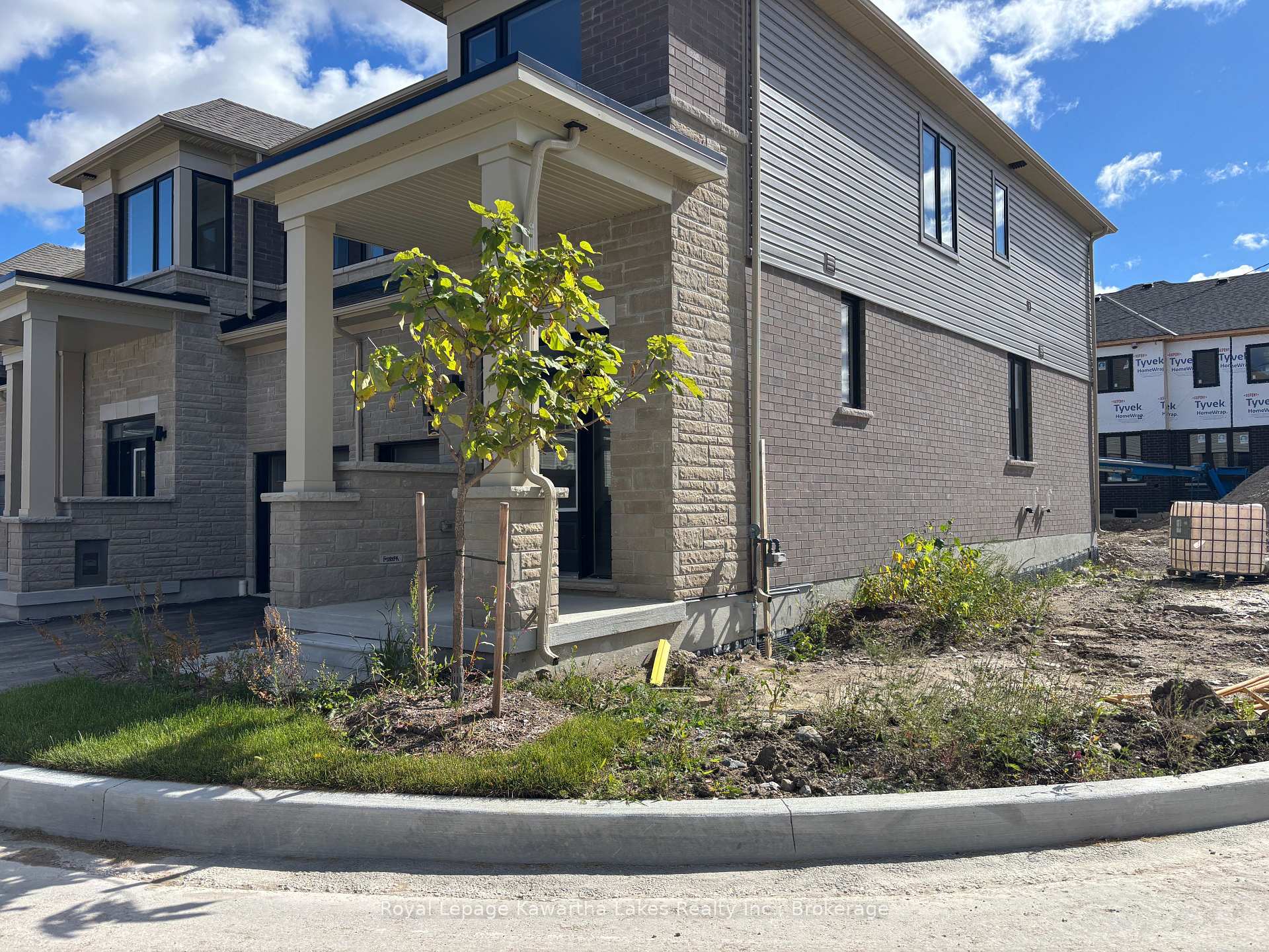 Photo 3 of 26 Ingle Way, Kawartha Lakes, Lindsay — HOMEH