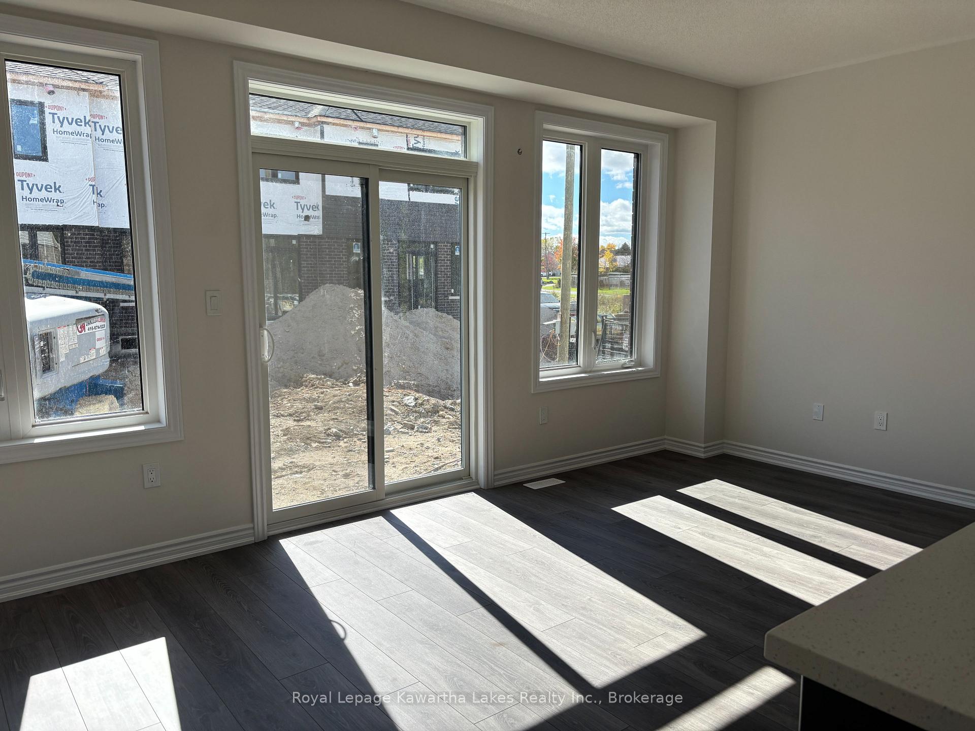 Photo 5 of 26 Ingle Way, Kawartha Lakes, Lindsay — HOMEH