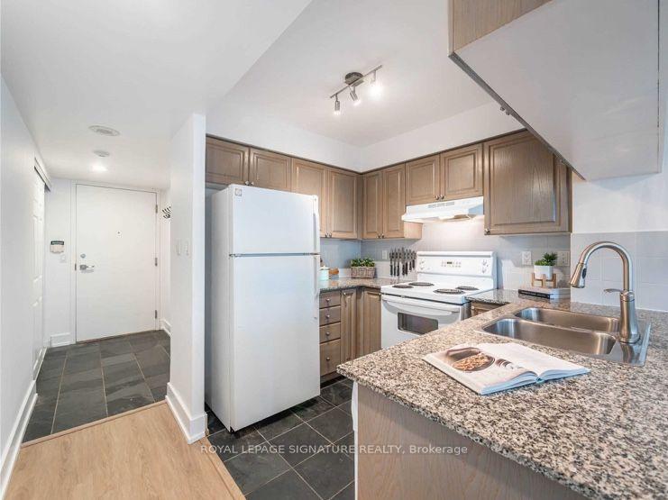Photo 4 of Unit 805, 225 Queens Quay W, Toronto, Waterfront Communities — HOMEH