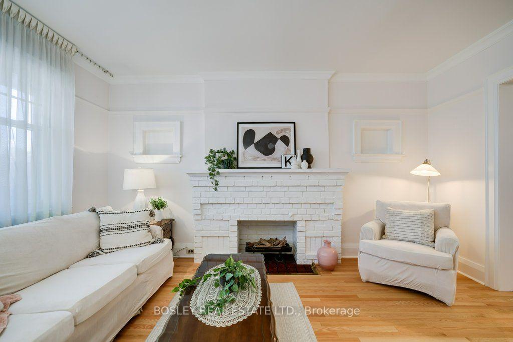 Photo 2 of 247 Melrose Avenue, Toronto, Bedford Park-Nortown — HOMEH