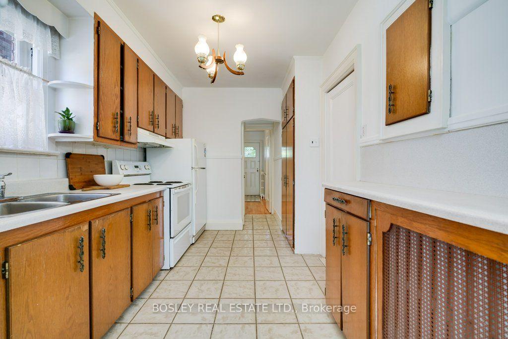 Photo 12 of 247 Melrose Avenue, Toronto, Bedford Park-Nortown — HOMEH