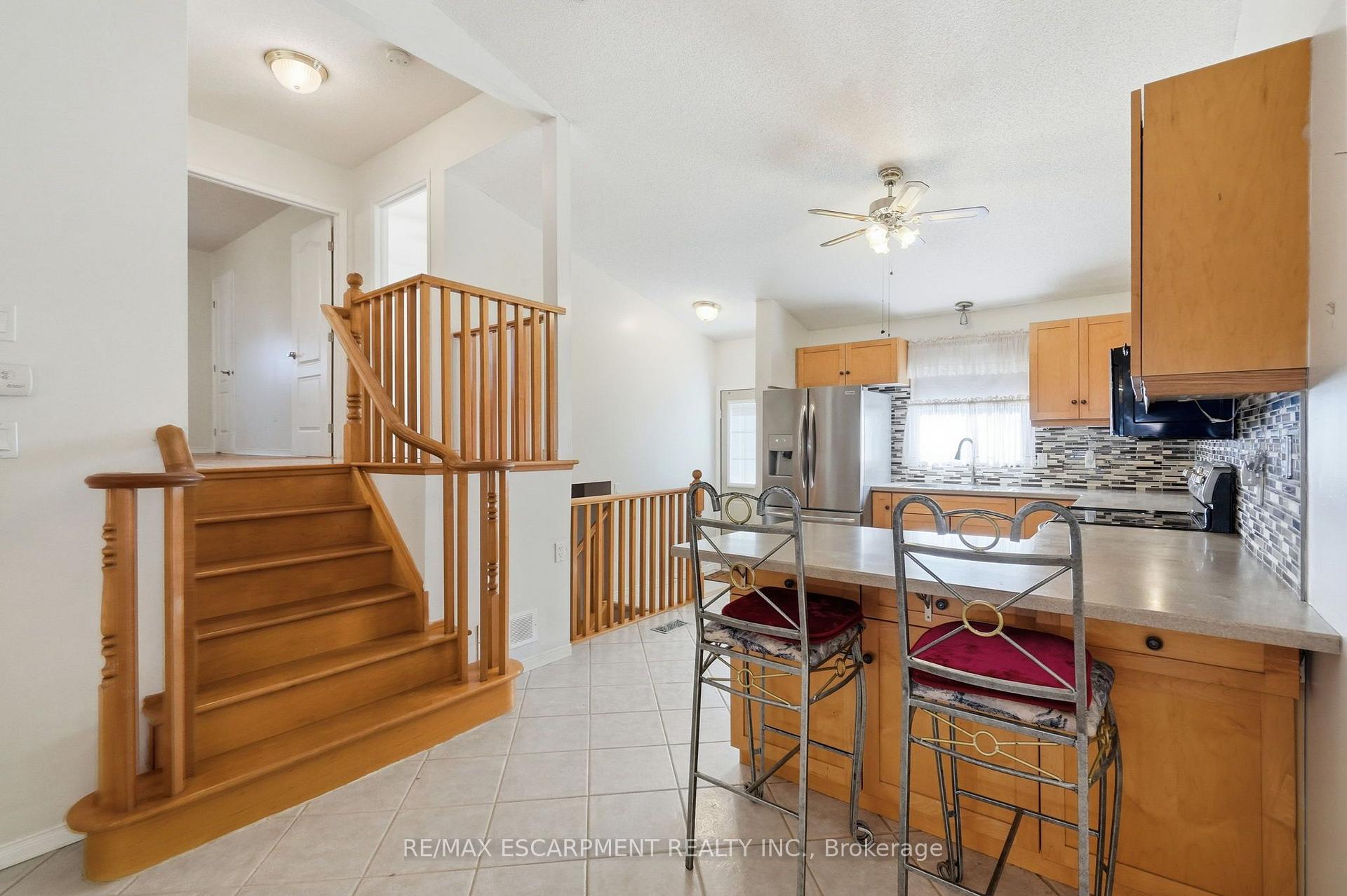 Photo 12 of 102 Cove Crescent, Hamilton, Stoney Creek — HOMEH