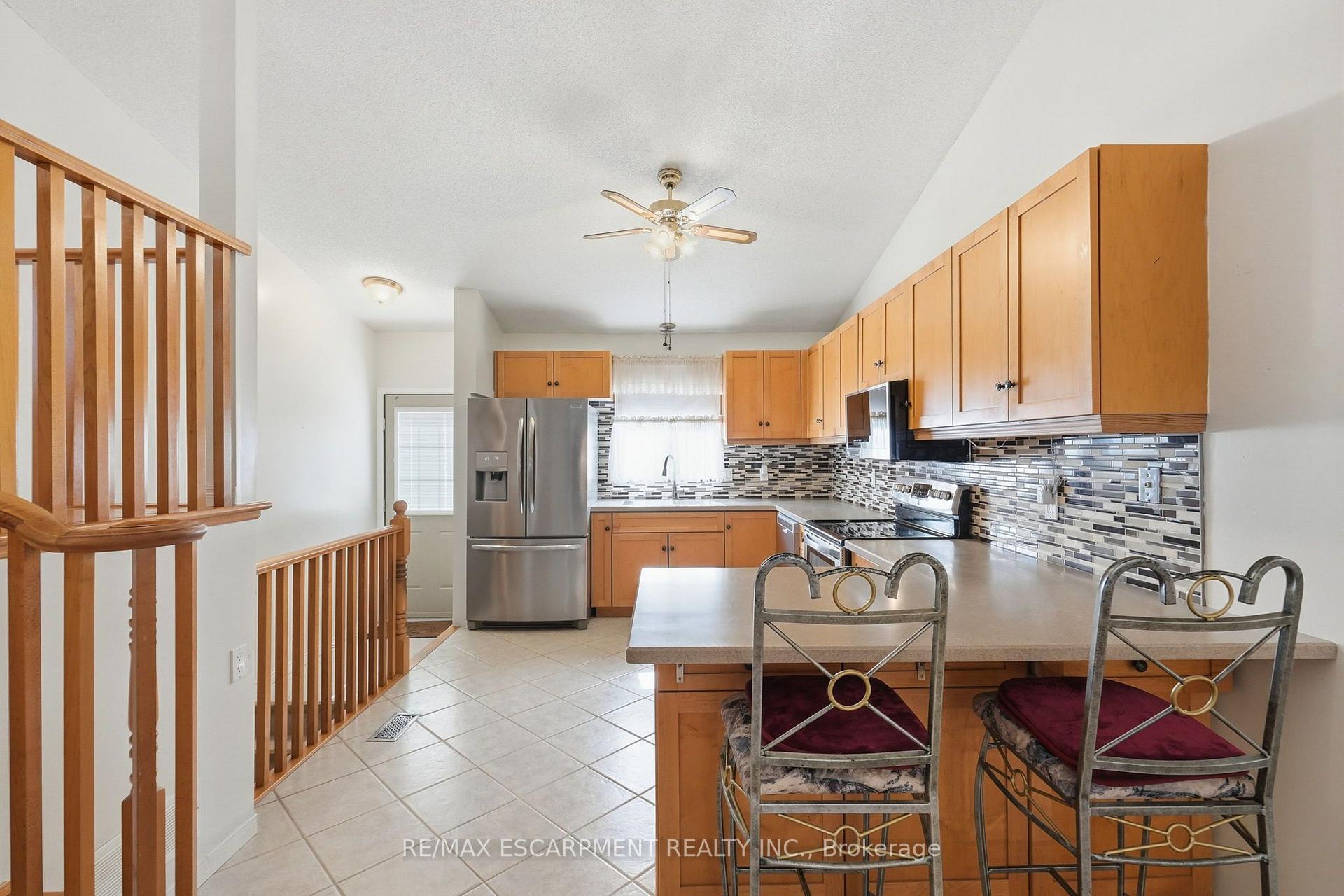 Photo 14 of 102 Cove Crescent, Hamilton, Stoney Creek — HOMEH