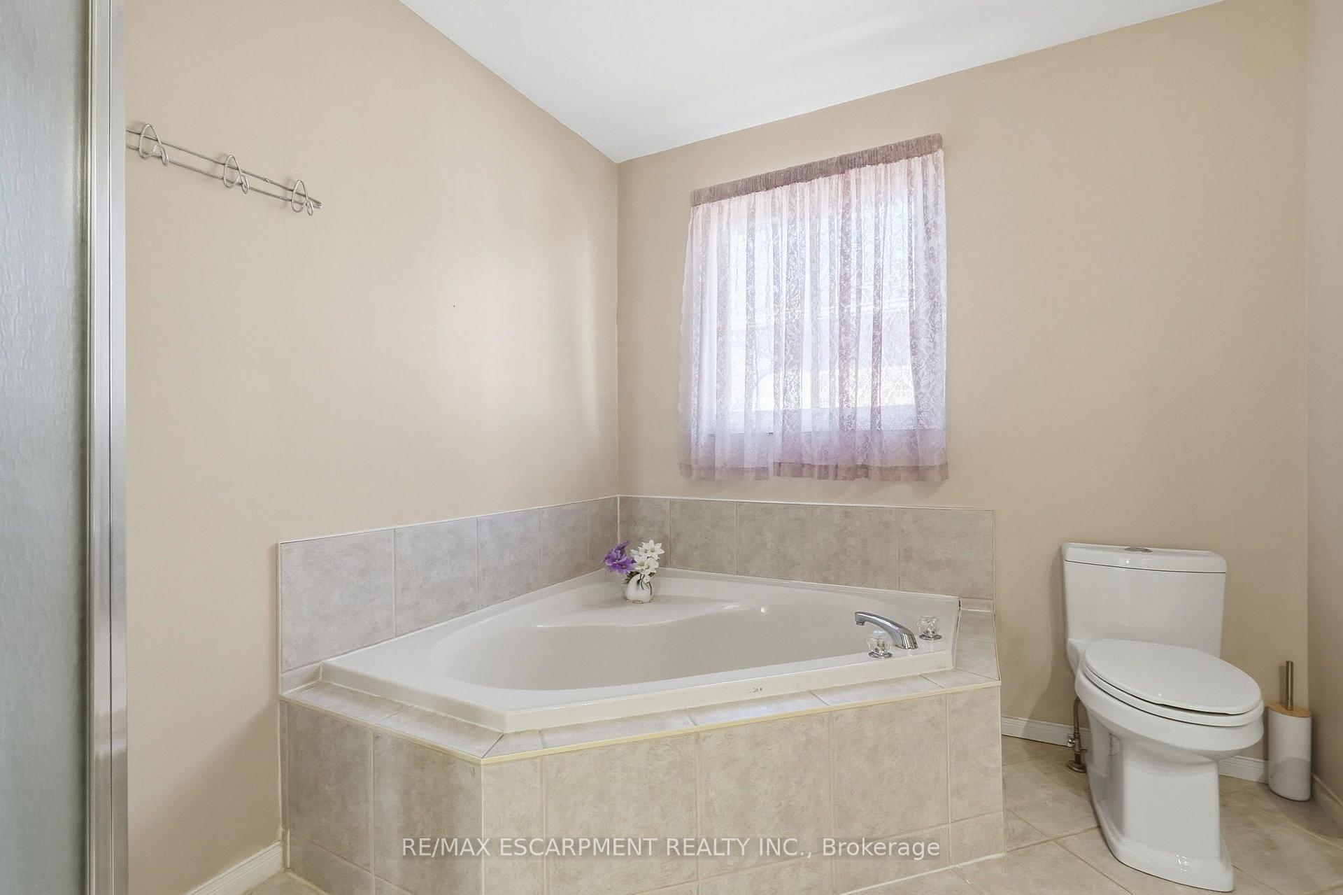 Photo 19 of 102 Cove Crescent, Hamilton, Stoney Creek — HOMEH