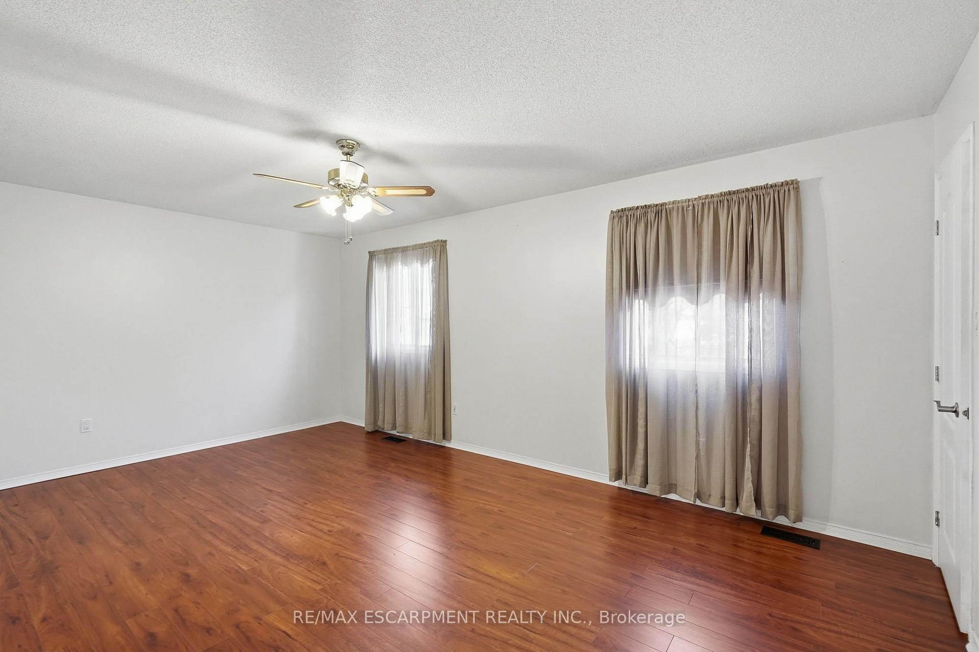 Photo 21 of 102 Cove Crescent, Hamilton, Stoney Creek — HOMEH