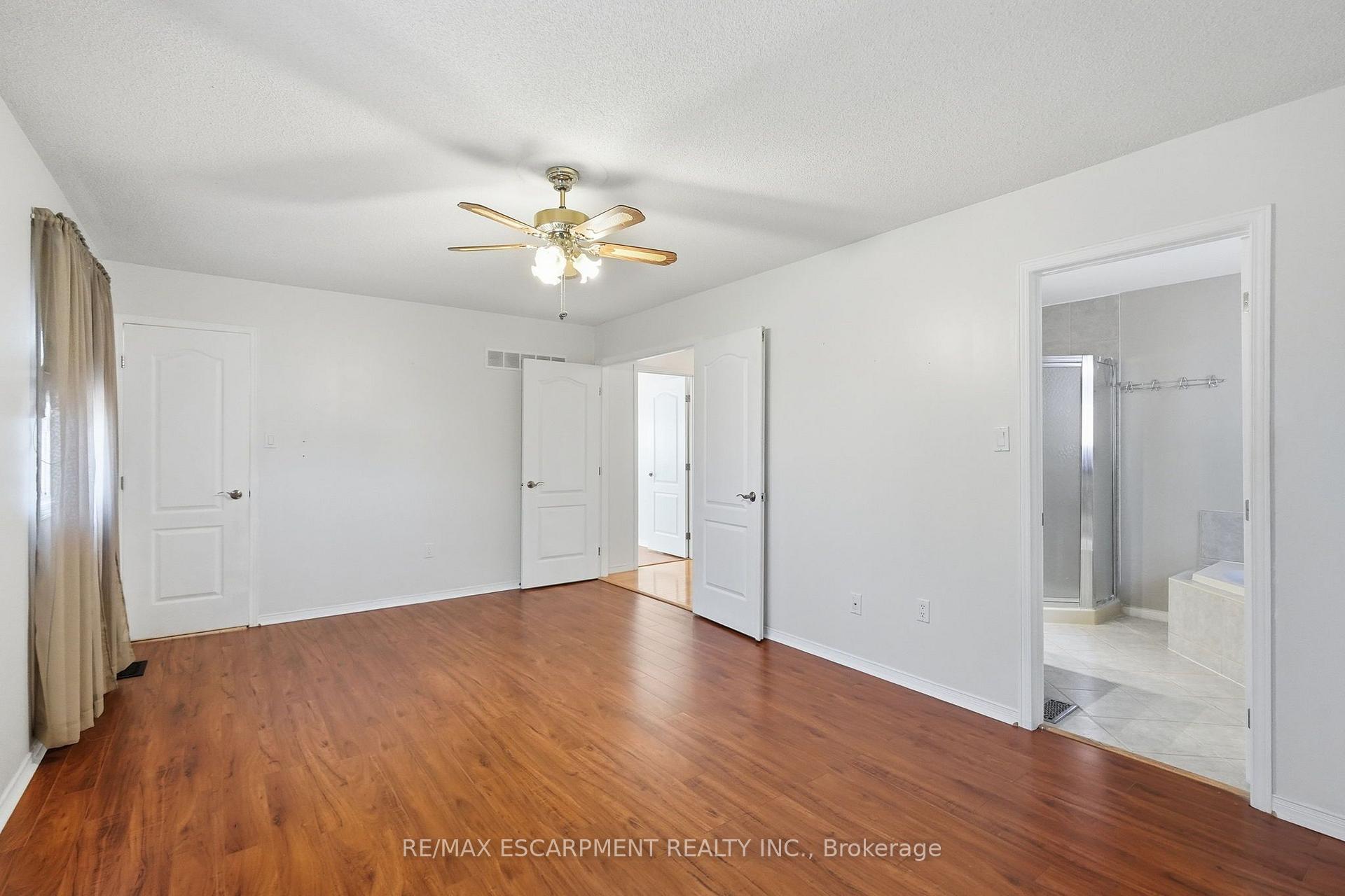 Photo 22 of 102 Cove Crescent, Hamilton, Stoney Creek — HOMEH