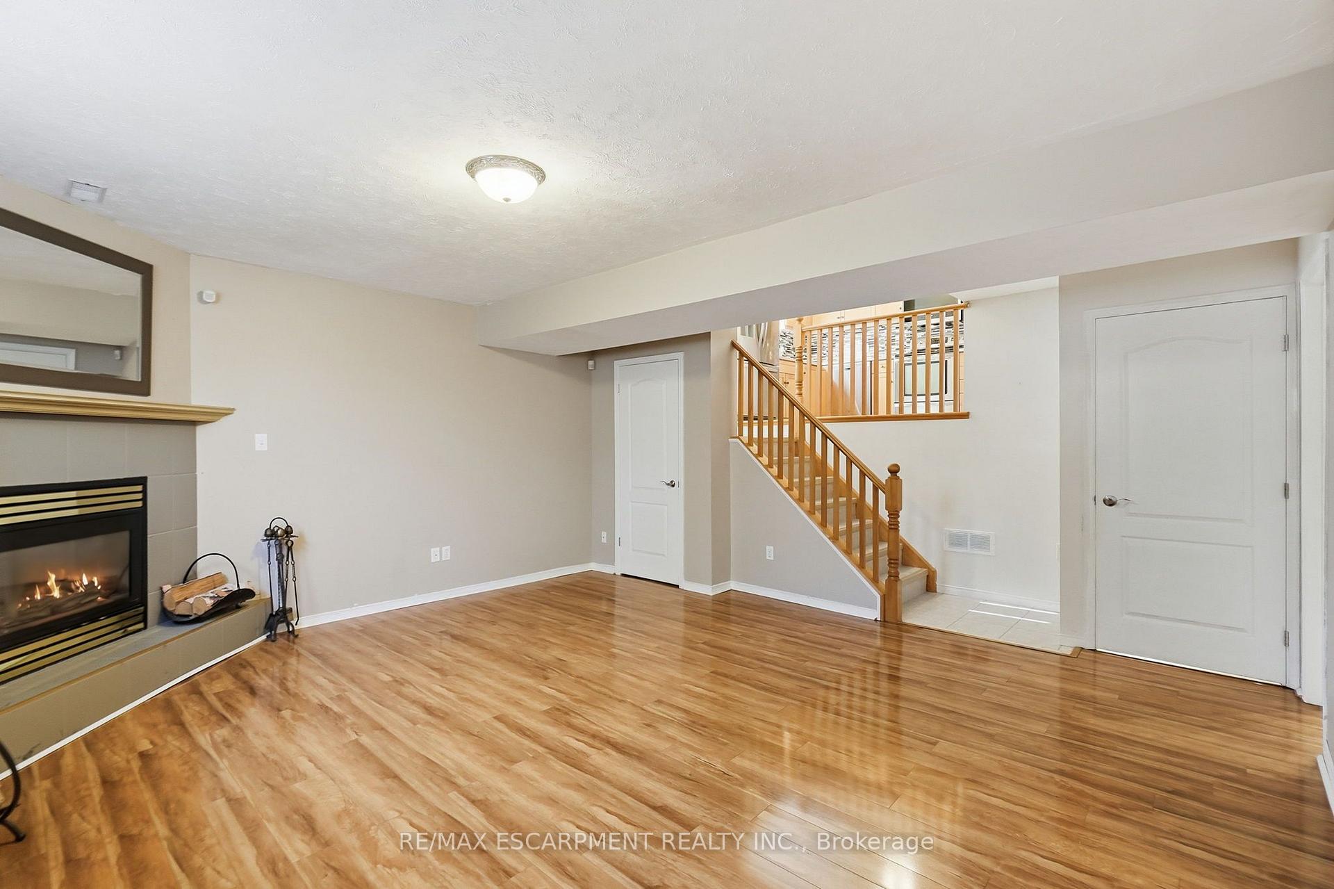 Photo 27 of 102 Cove Crescent, Hamilton, Stoney Creek — HOMEH