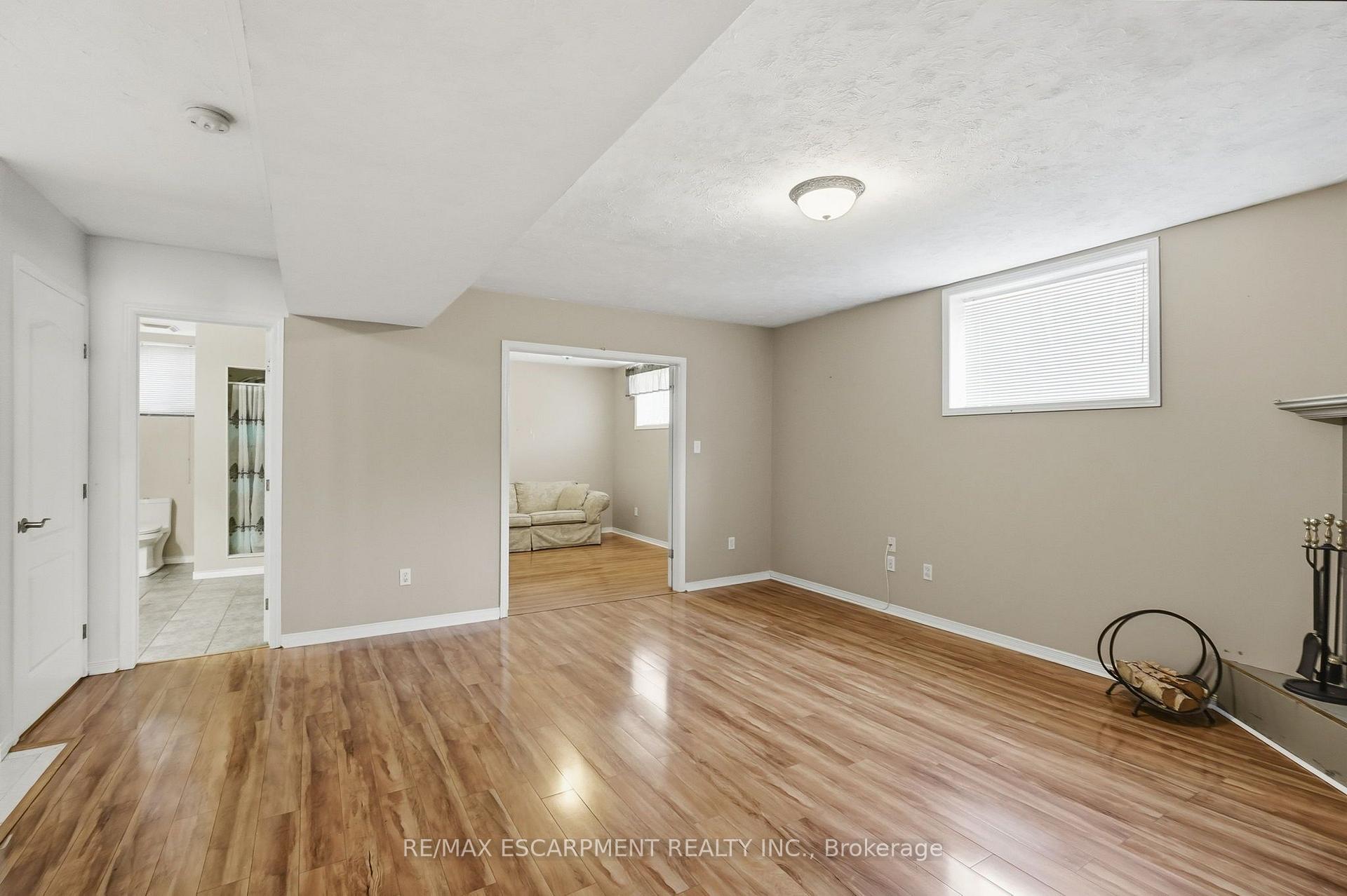 Photo 29 of 102 Cove Crescent, Hamilton, Stoney Creek — HOMEH