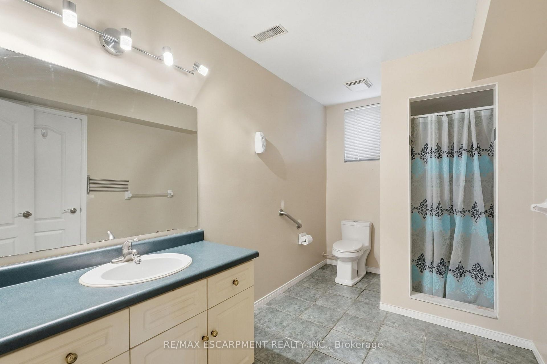 Photo 31 of 102 Cove Crescent, Hamilton, Stoney Creek — HOMEH
