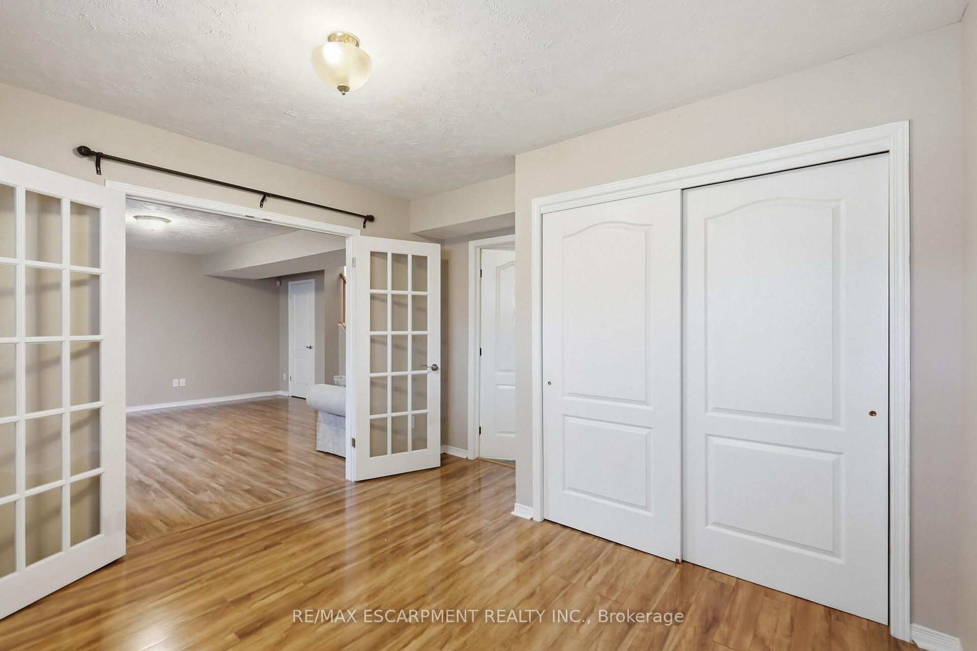 Photo 34 of 102 Cove Crescent, Hamilton, Stoney Creek — HOMEH