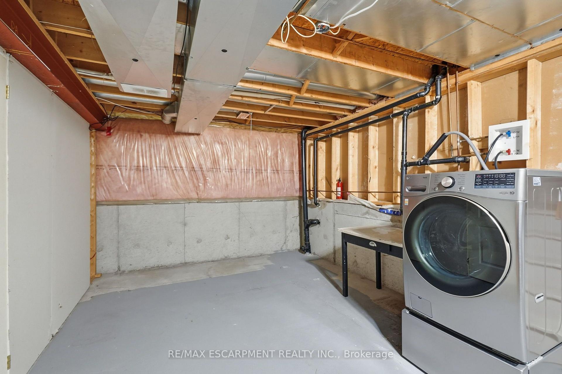 Photo 37 of 102 Cove Crescent, Hamilton, Stoney Creek — HOMEH