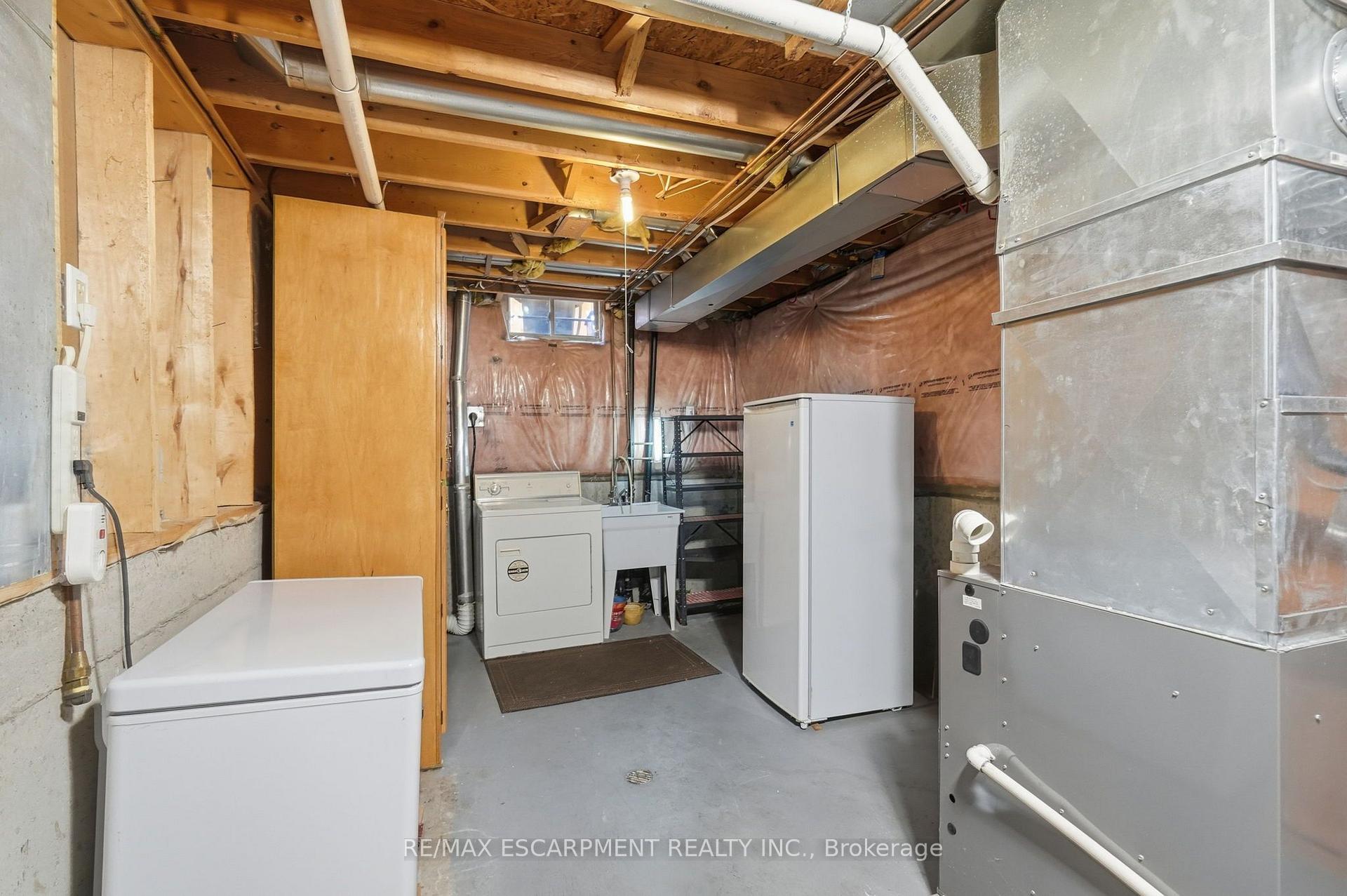 Photo 39 of 102 Cove Crescent, Hamilton, Stoney Creek — HOMEH