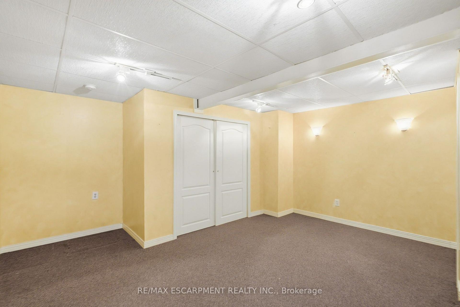 Photo 41 of 102 Cove Crescent, Hamilton, Stoney Creek — HOMEH