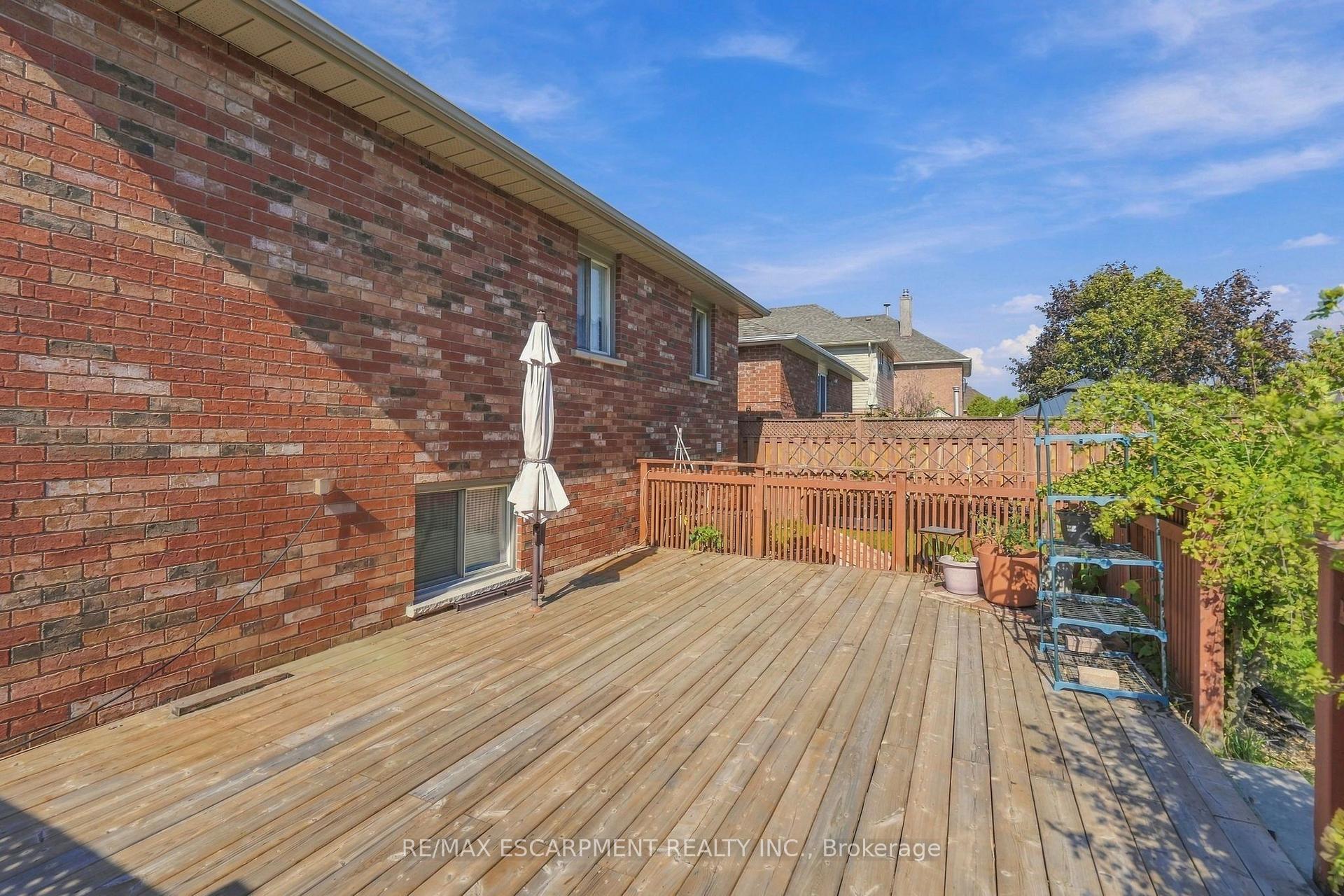 Photo 43 of 102 Cove Crescent, Hamilton, Stoney Creek — HOMEH