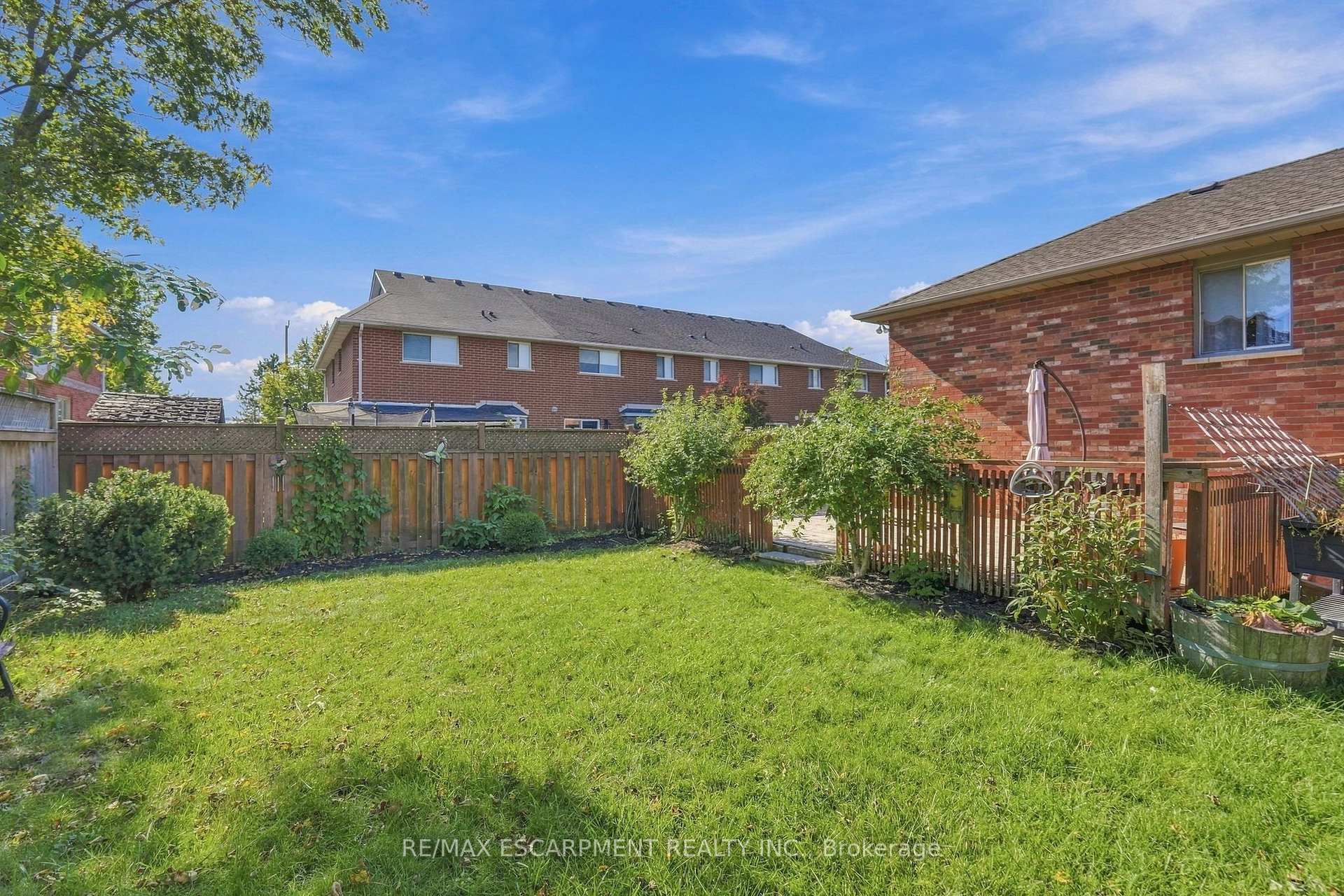 Photo 47 of 102 Cove Crescent, Hamilton, Stoney Creek — HOMEH