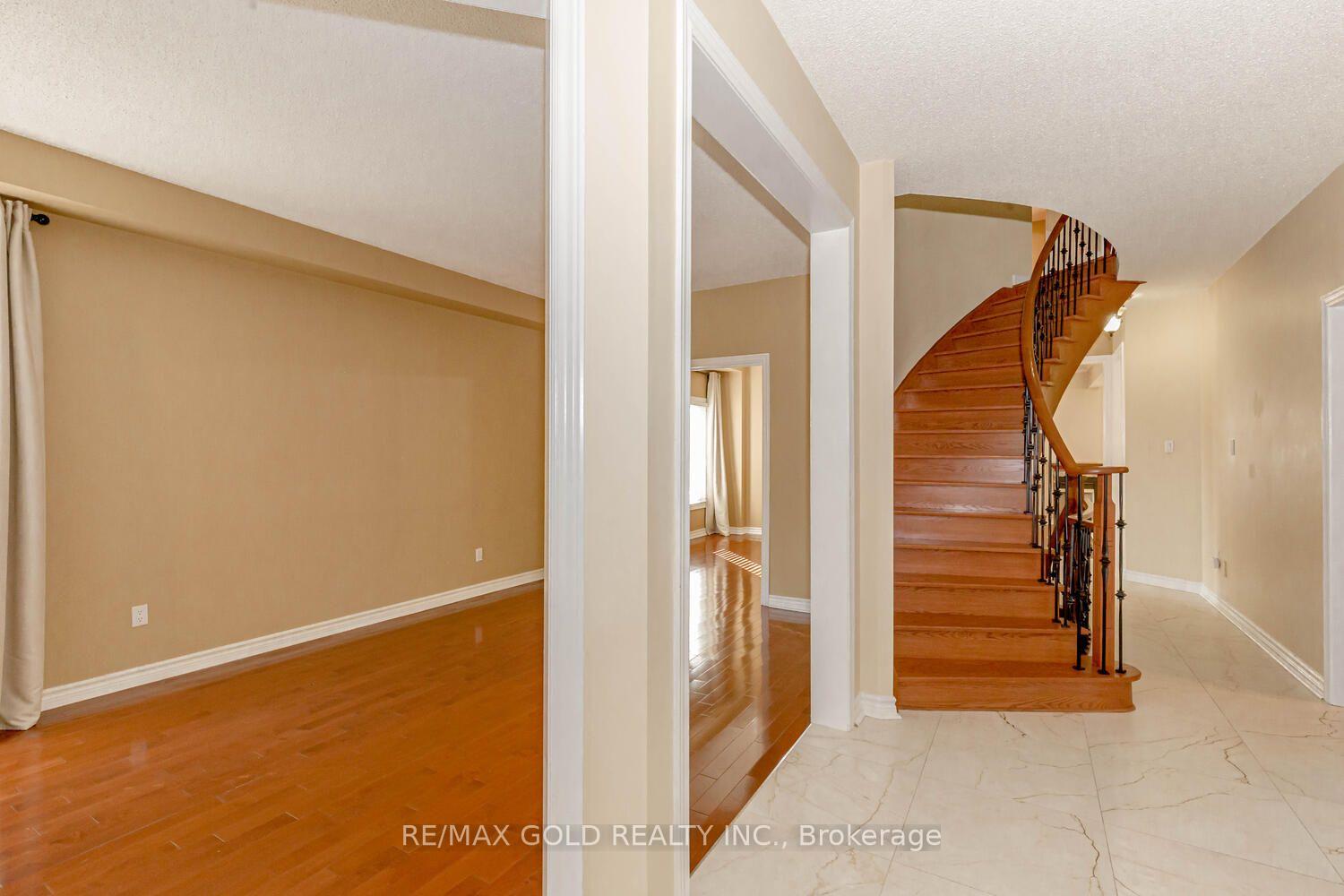 Photo 5 of 72 Chadwick Street, Brampton, Fletcher's West — HOMEH