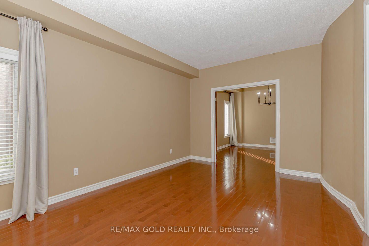 Photo 6 of 72 Chadwick Street, Brampton, Fletcher's West — HOMEH